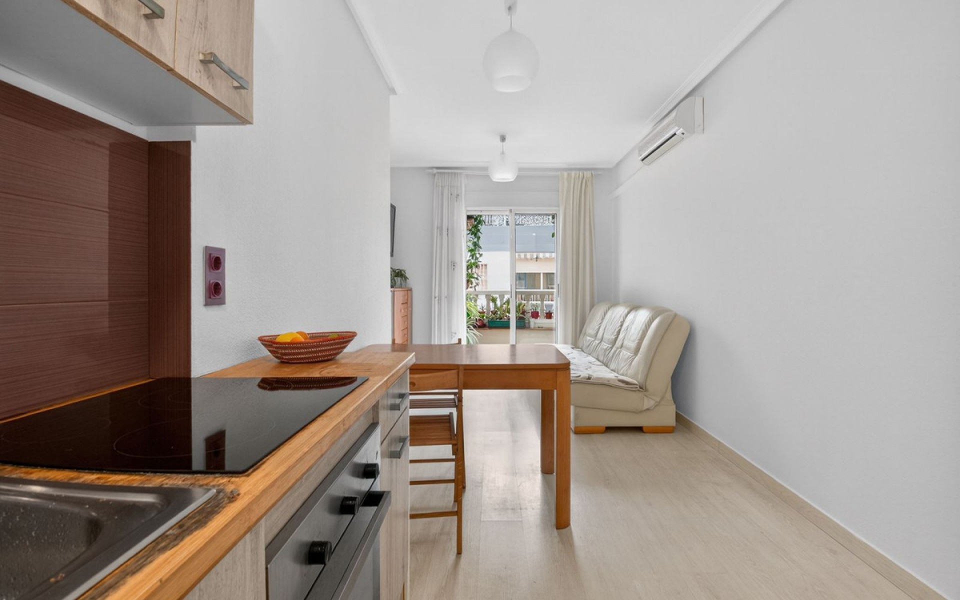 Resale - Apartment - Torrevieja - Torrevieja Centro