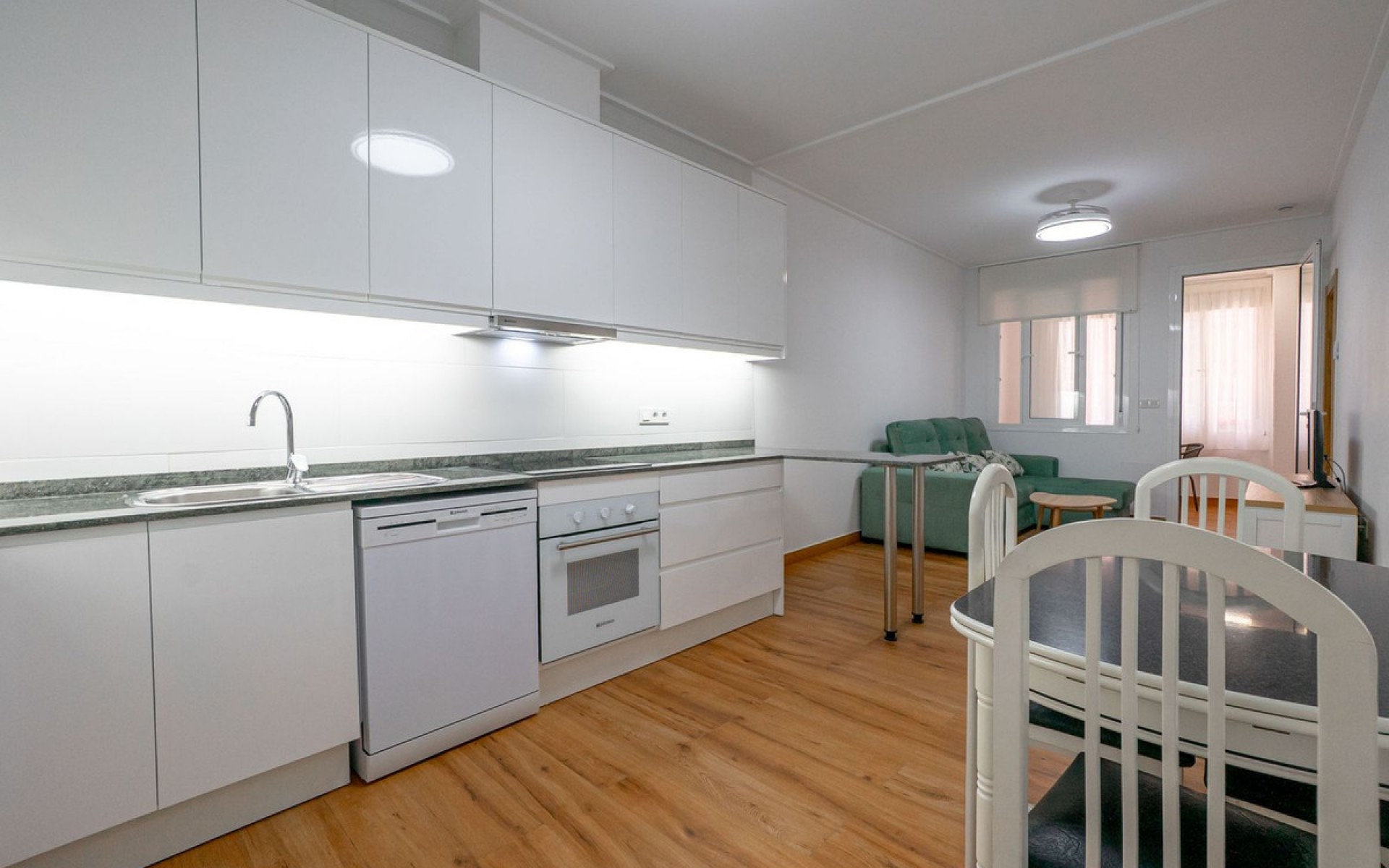 Resale - Apartment - Torrevieja - Torrevieja Centro