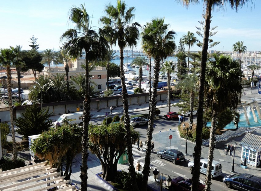 Resale - Apartment - Torrevieja - Torrevieja Centro