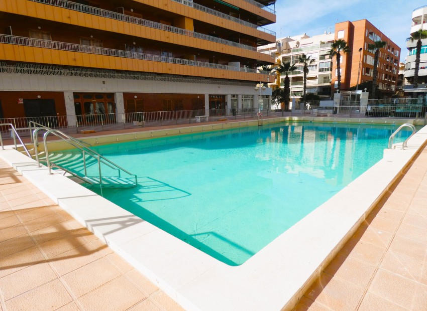 Resale - Apartment - Torrevieja - Torrevieja Centro