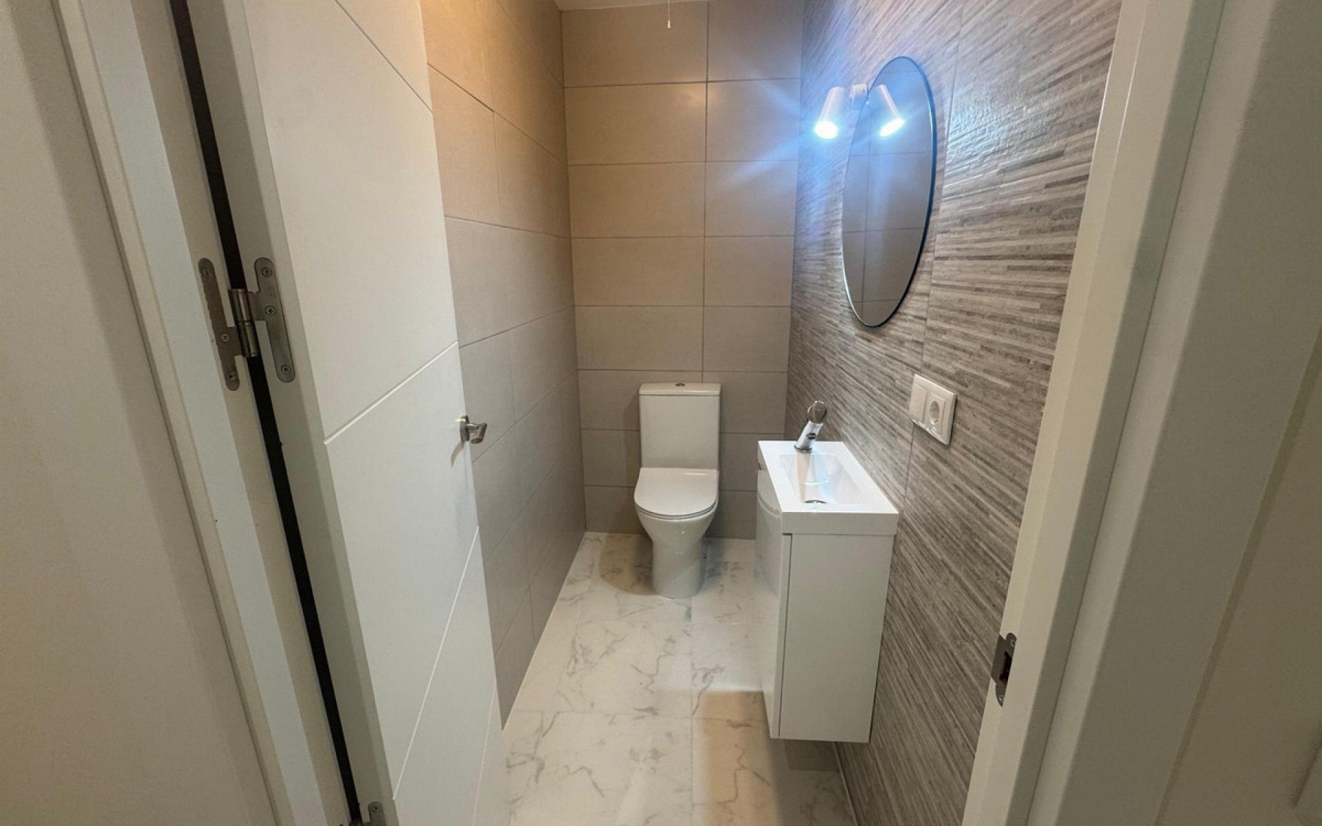 Resale - Apartment - Torrevieja - Torrevieja Centro