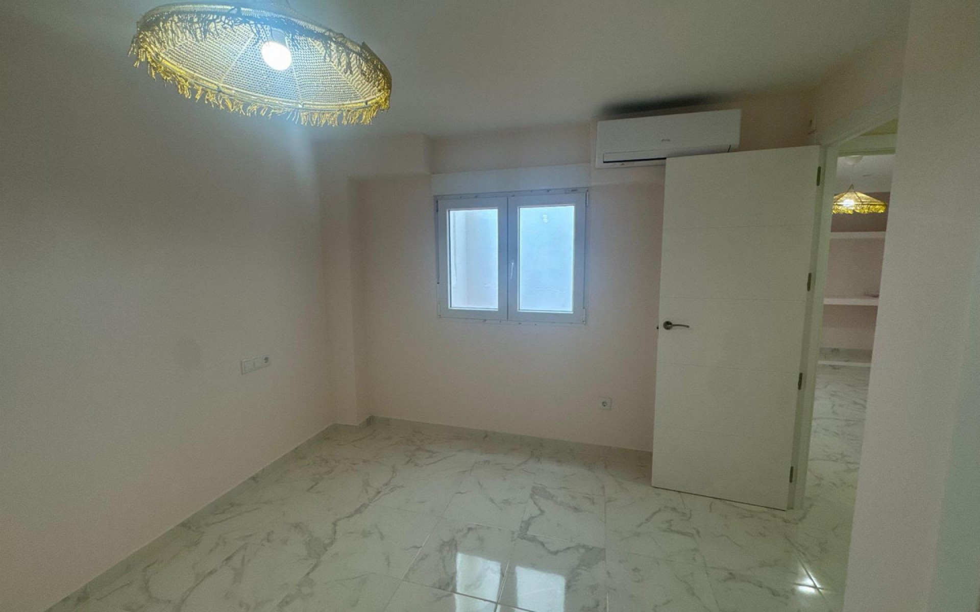 Resale - Apartment - Torrevieja - Torrevieja Centro