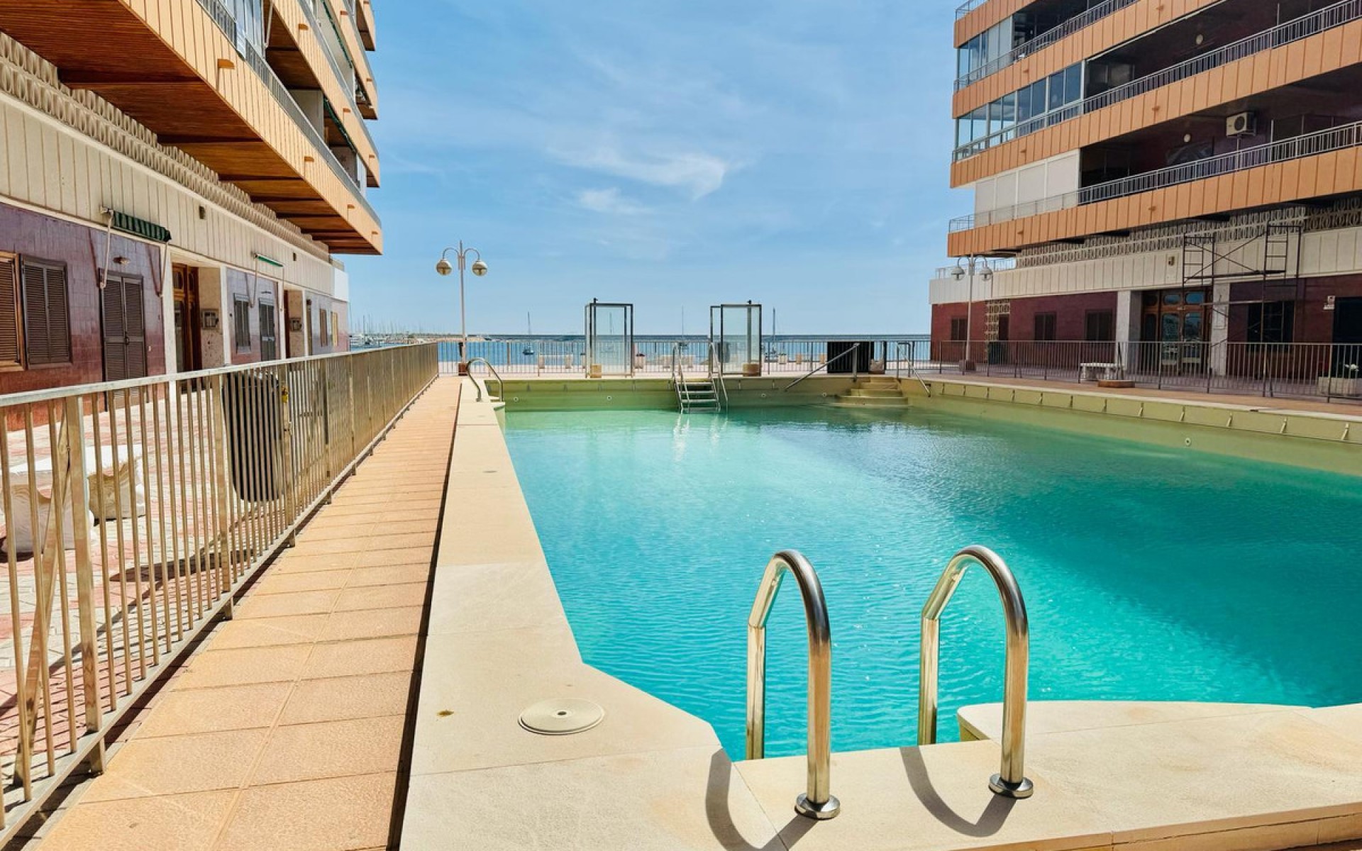Resale - Apartment - Torrevieja - Torrevieja Centro