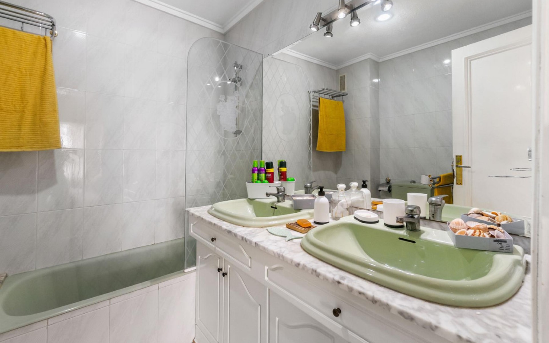 Resale - Apartment - Torrevieja - Torrevieja Centro