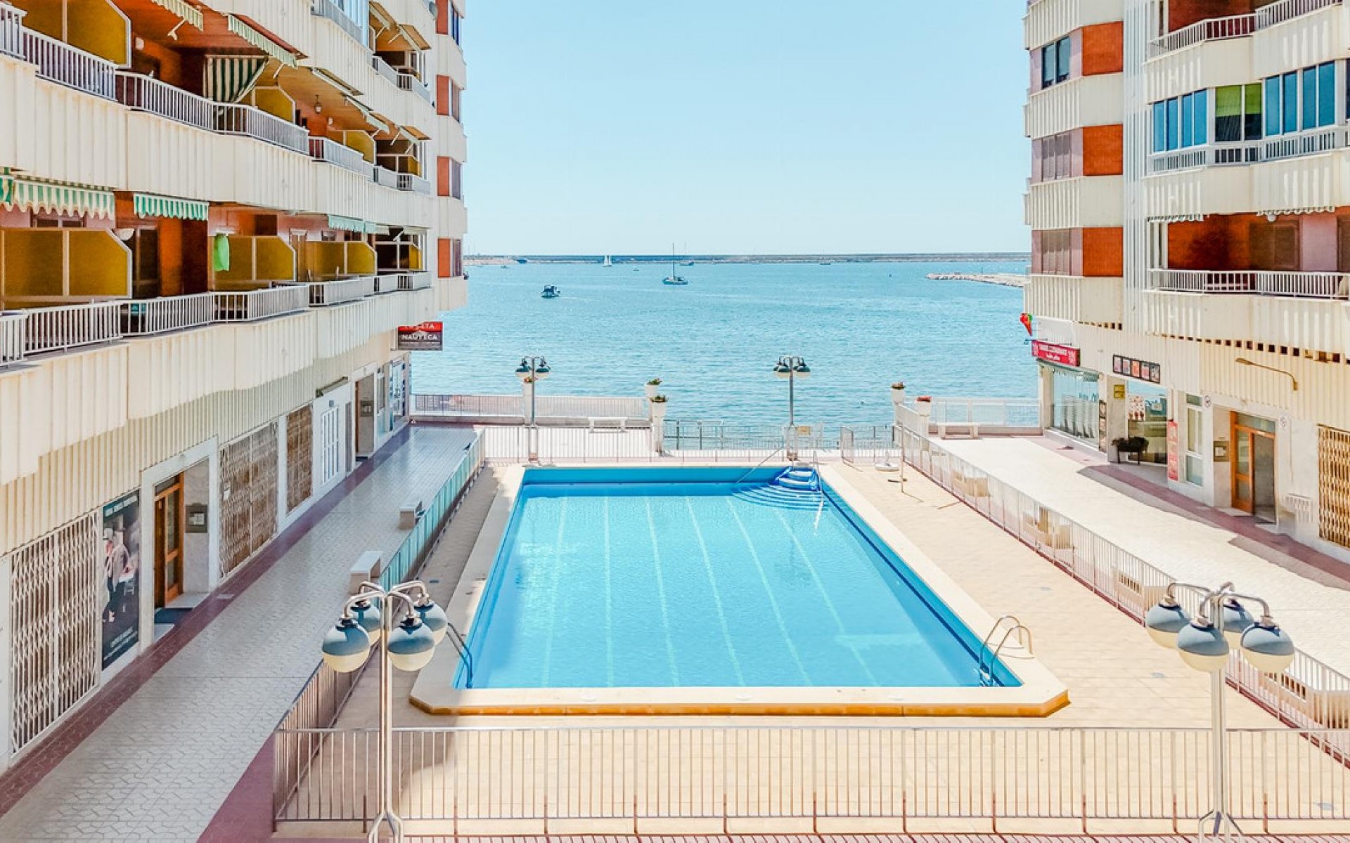 Resale - Apartment - Torrevieja - Torrevieja Centro