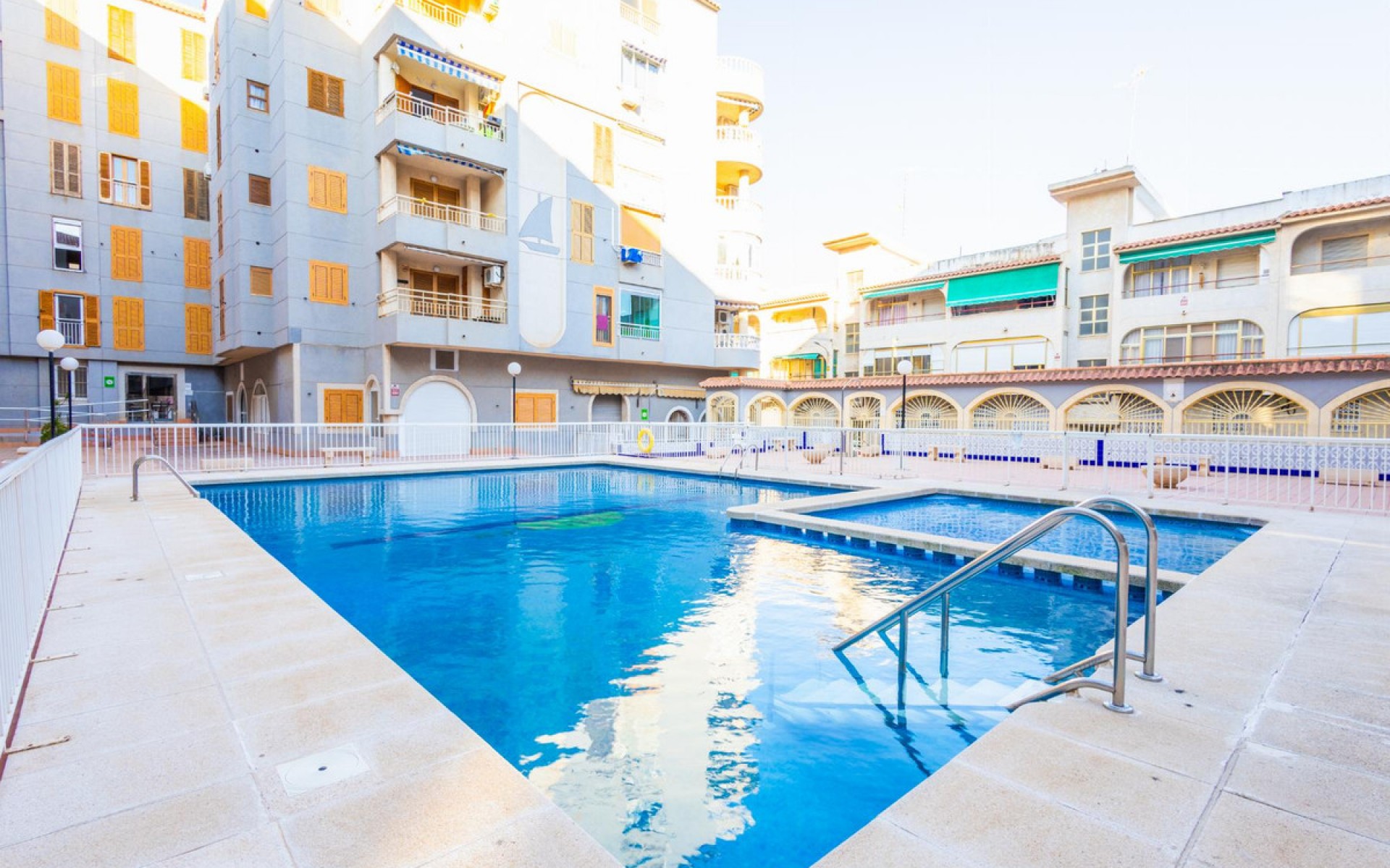 Resale - Apartment - Torrevieja - Torrevieja Centro