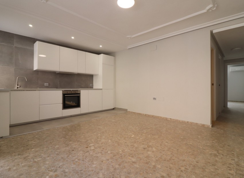 Resale - Apartment - Torrevieja - Torrevieja Centro
