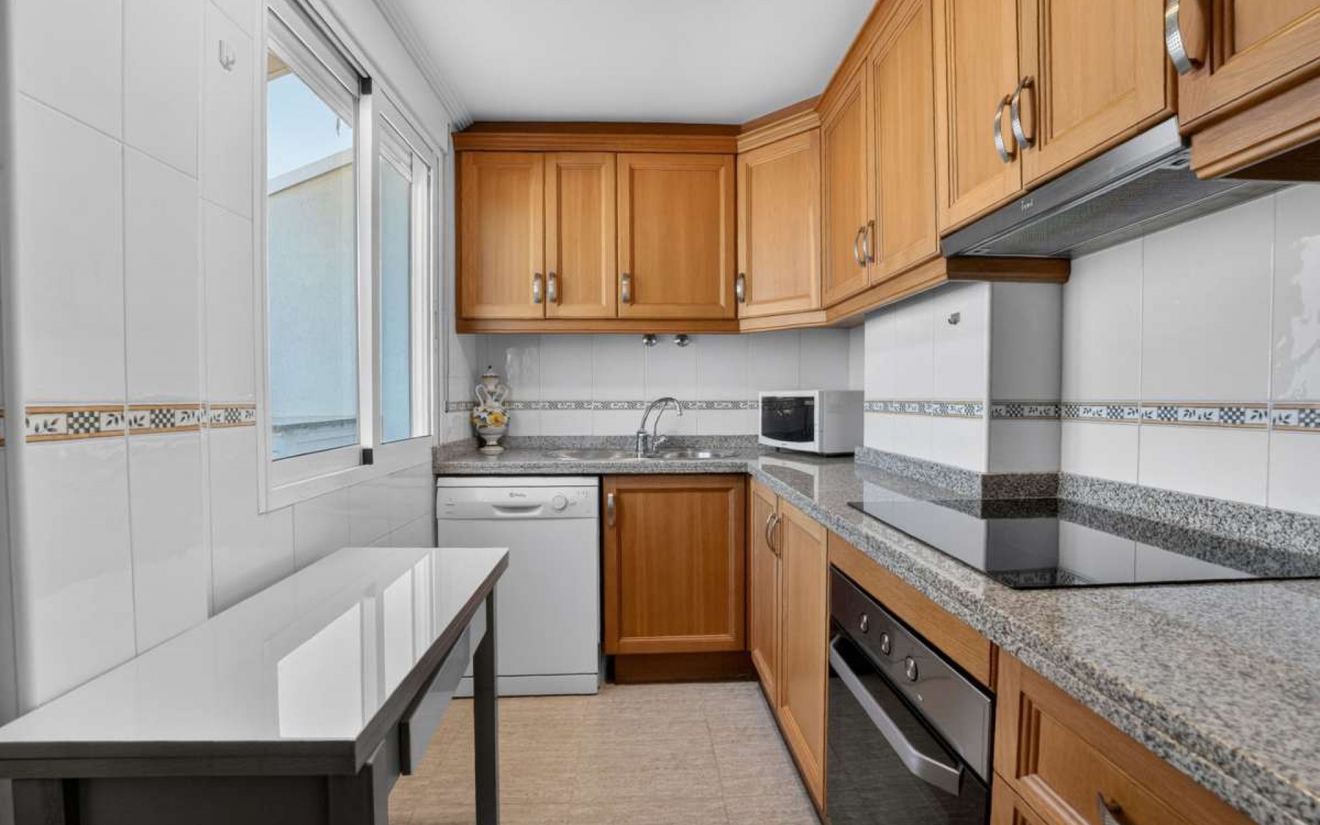 Resale - Apartment - Torrevieja - Torrevieja Centro