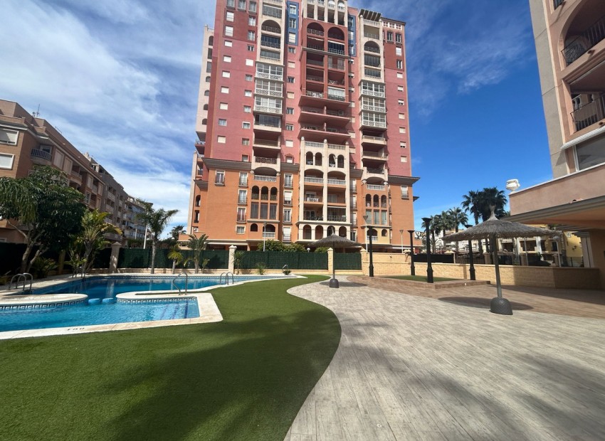 Resale - Apartment - Torrevieja - Torrevieja Centro