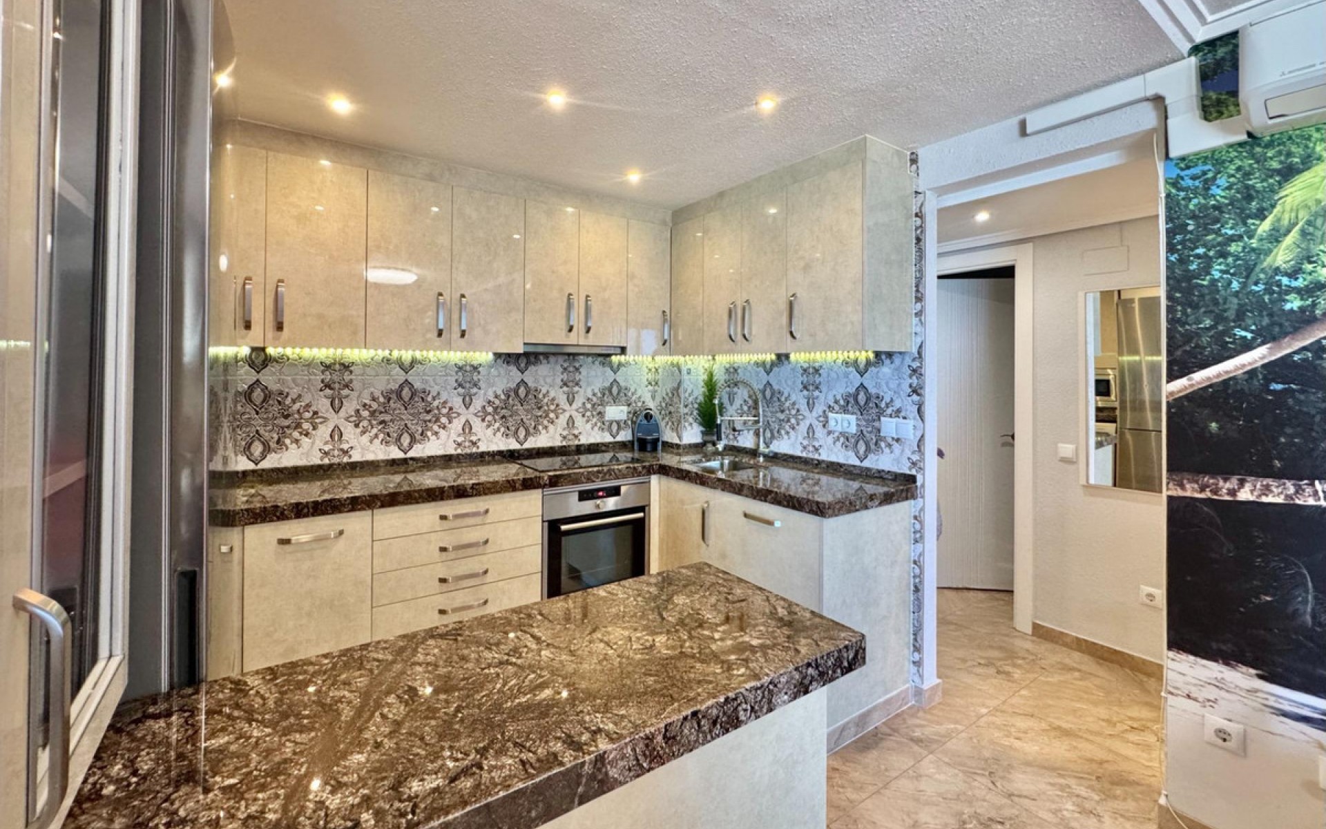 Resale - Apartment - Torrevieja - Torrevieja Centro
