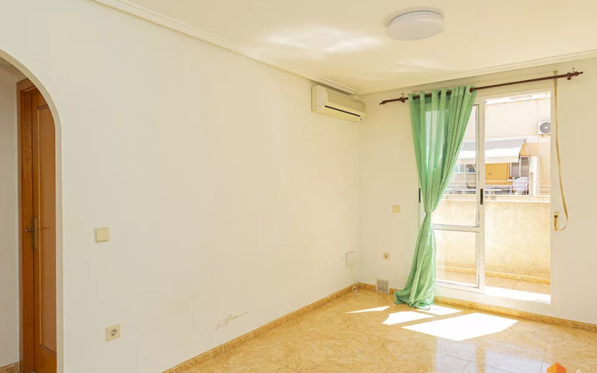 Resale - Apartment - Torrevieja - Torrevieja Centro