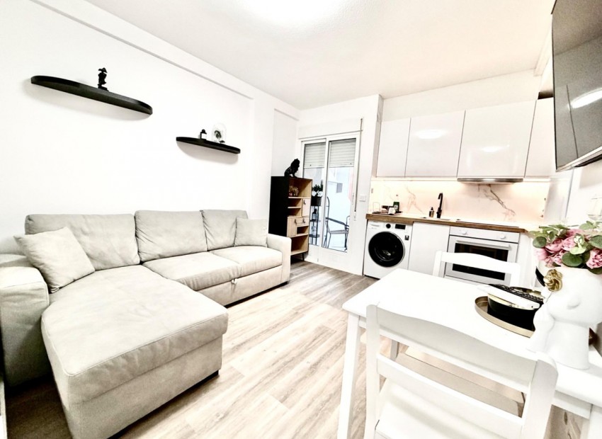 Resale - Apartment - Torrevieja - Torrevieja Centro