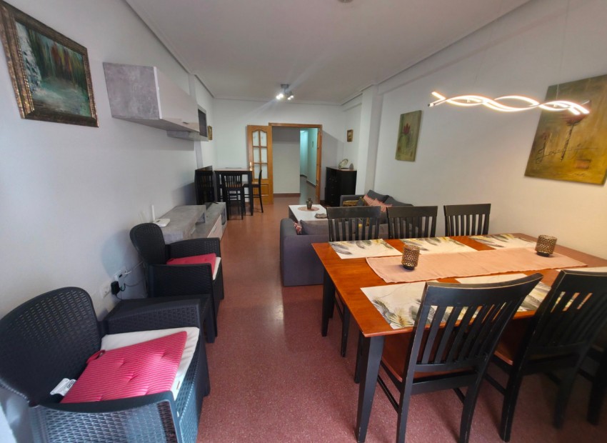 Resale - Apartment - Torrevieja - Torrevieja Centro