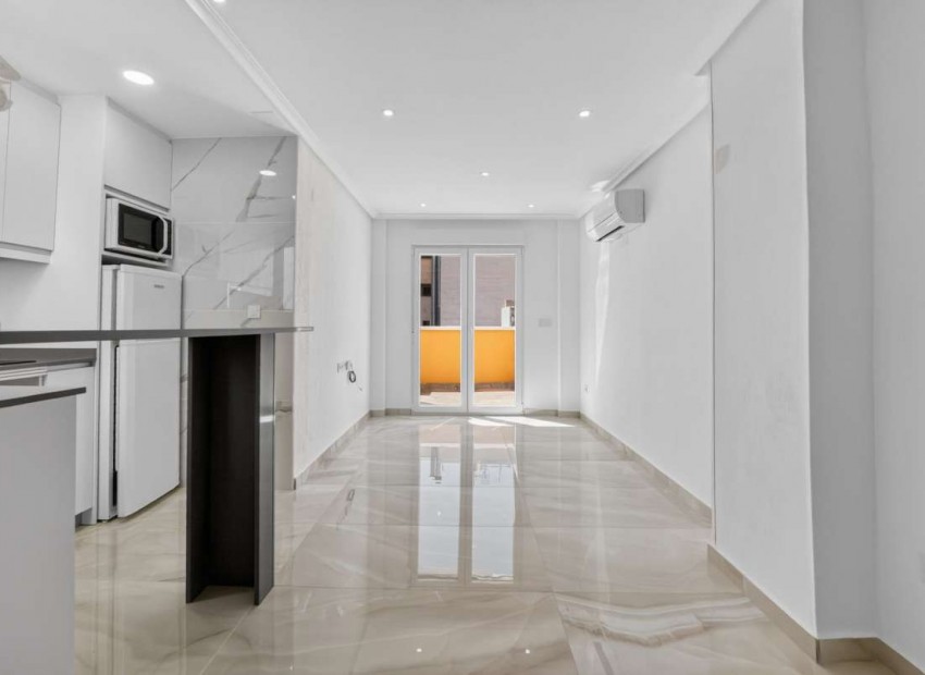 Resale - Apartment - Torrevieja - Torrevieja Centro