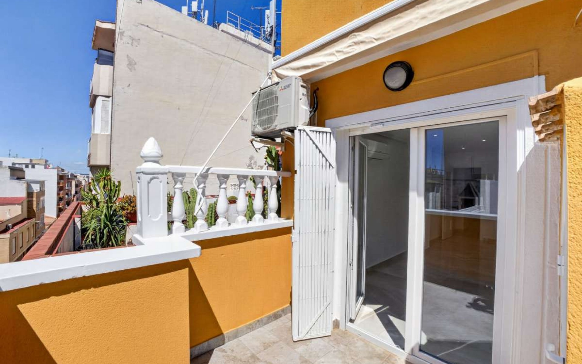 Resale - Apartment - Torrevieja - Torrevieja Centro