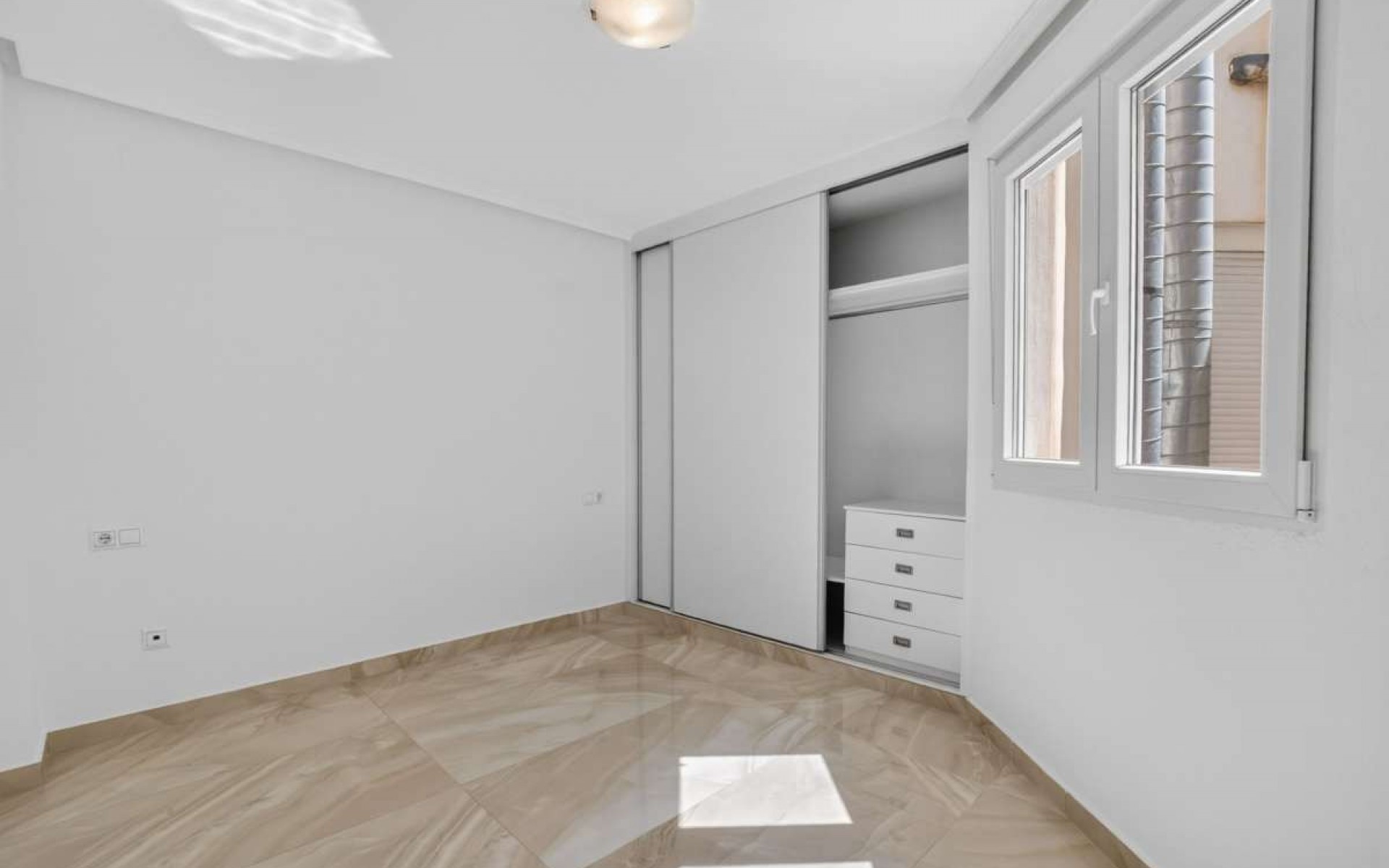 Resale - Apartment - Torrevieja - Torrevieja Centro