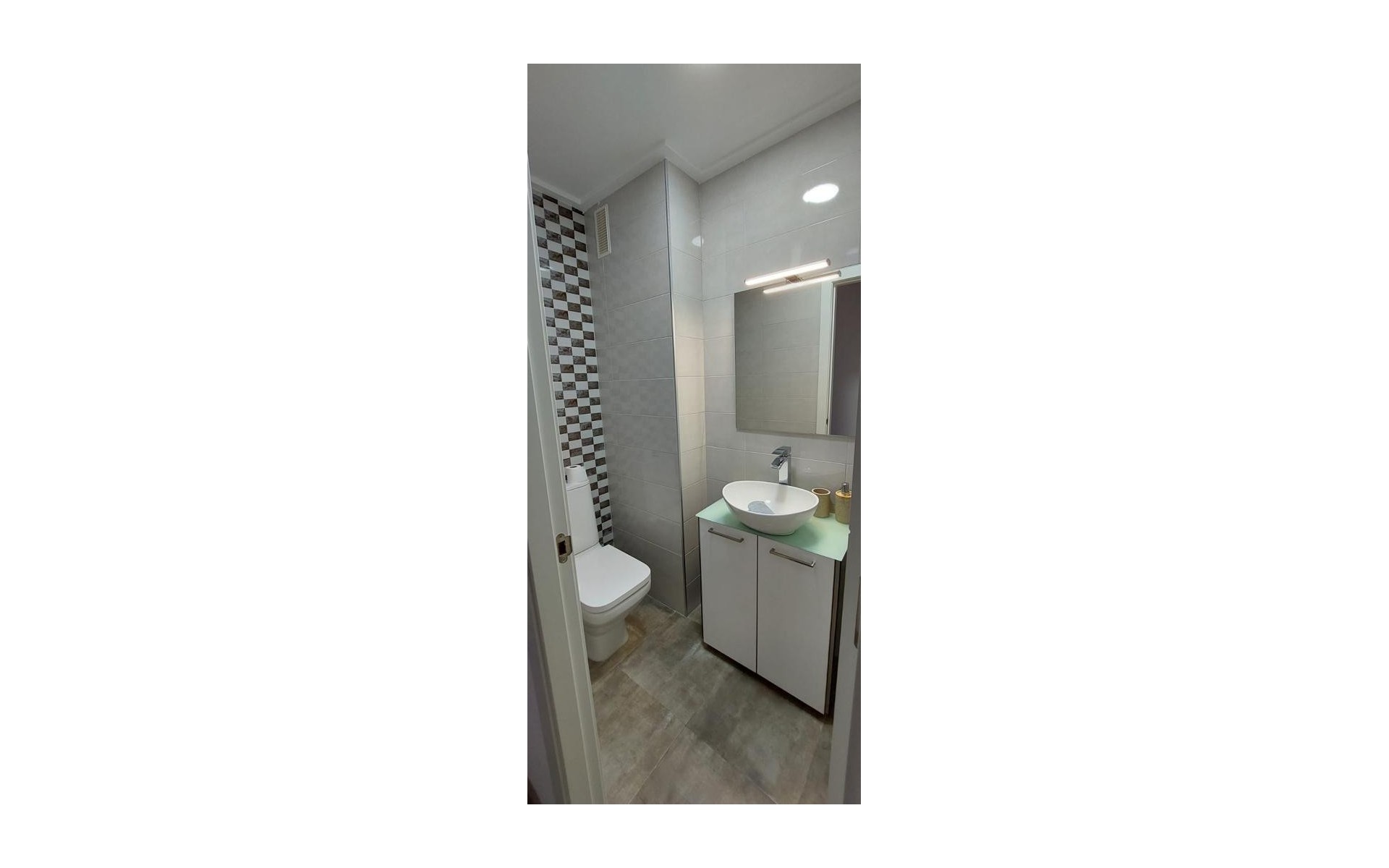 Resale - Apartment - Torrevieja - Torrevieja Centro