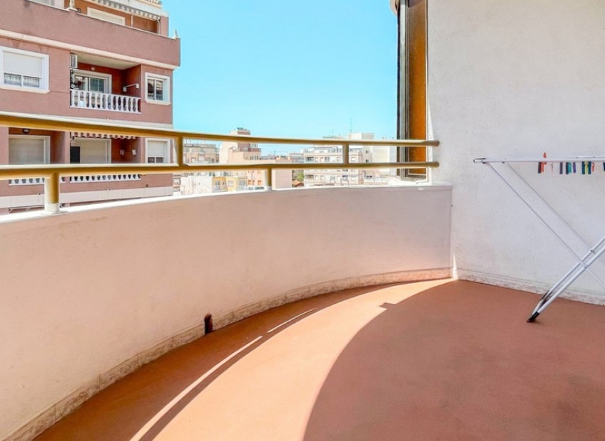 Resale - Apartment - Torrevieja - Torrevieja Centro