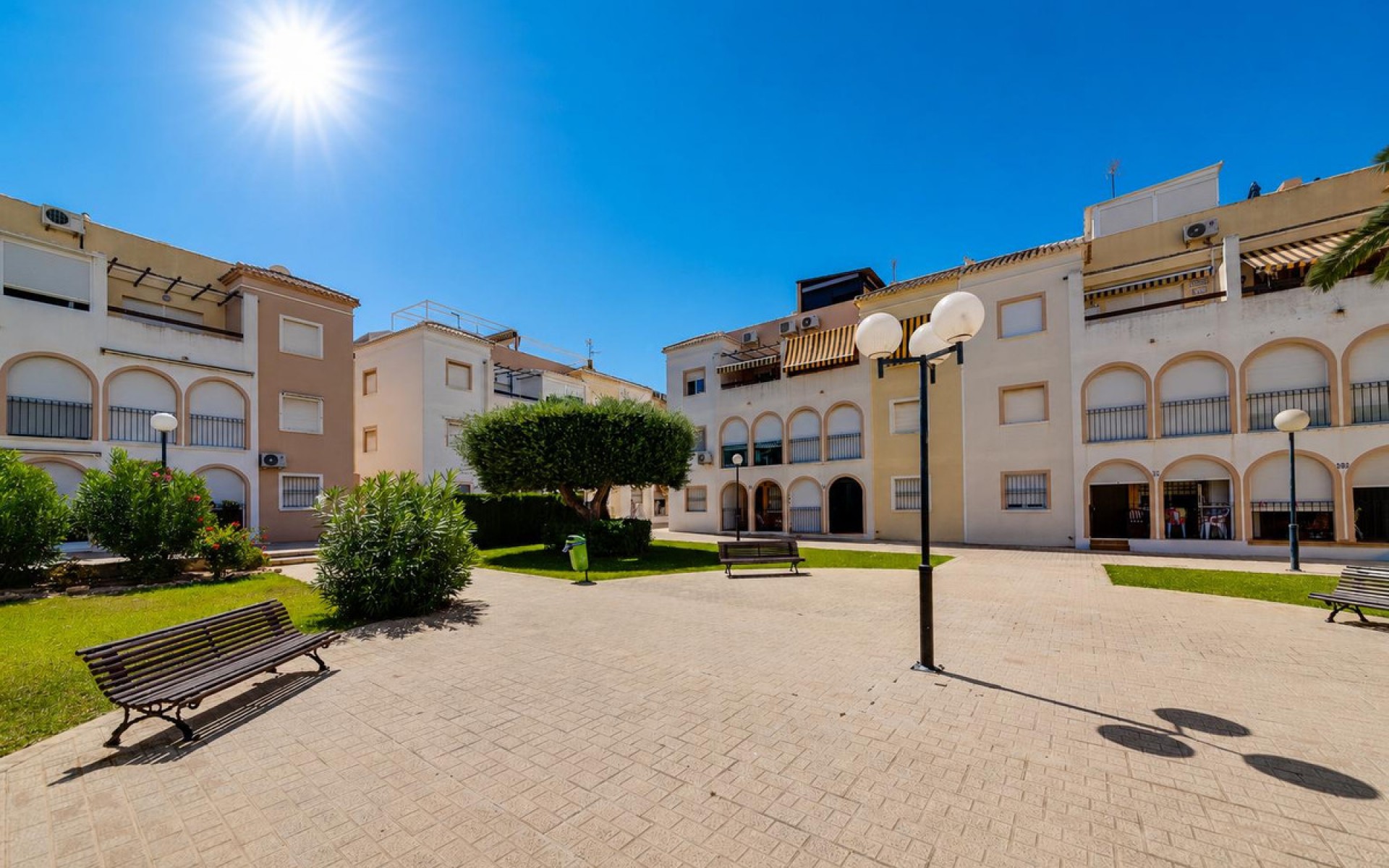 Resale - Apartment - Torrevieja - Torrevieja Centro