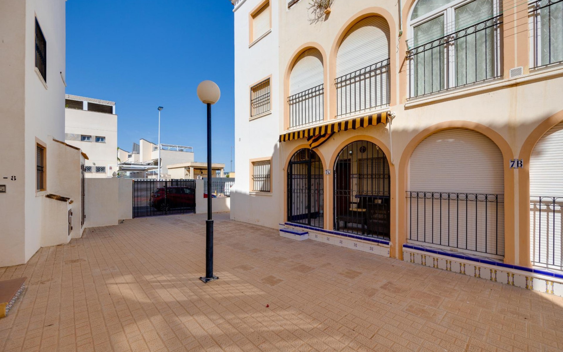 Resale - Apartment - Torrevieja - Torrevieja Centro