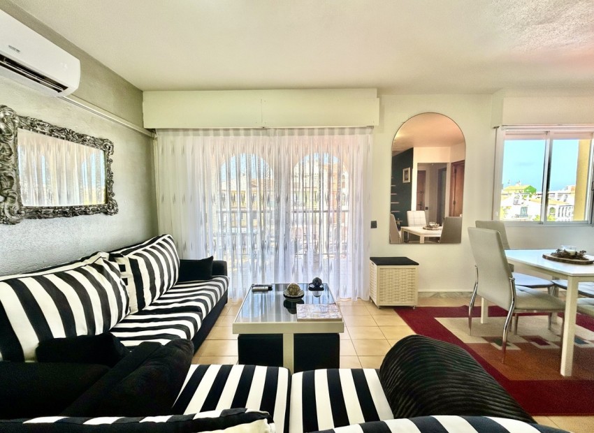 Resale - Apartment - Torrevieja - Torrevieja Centro