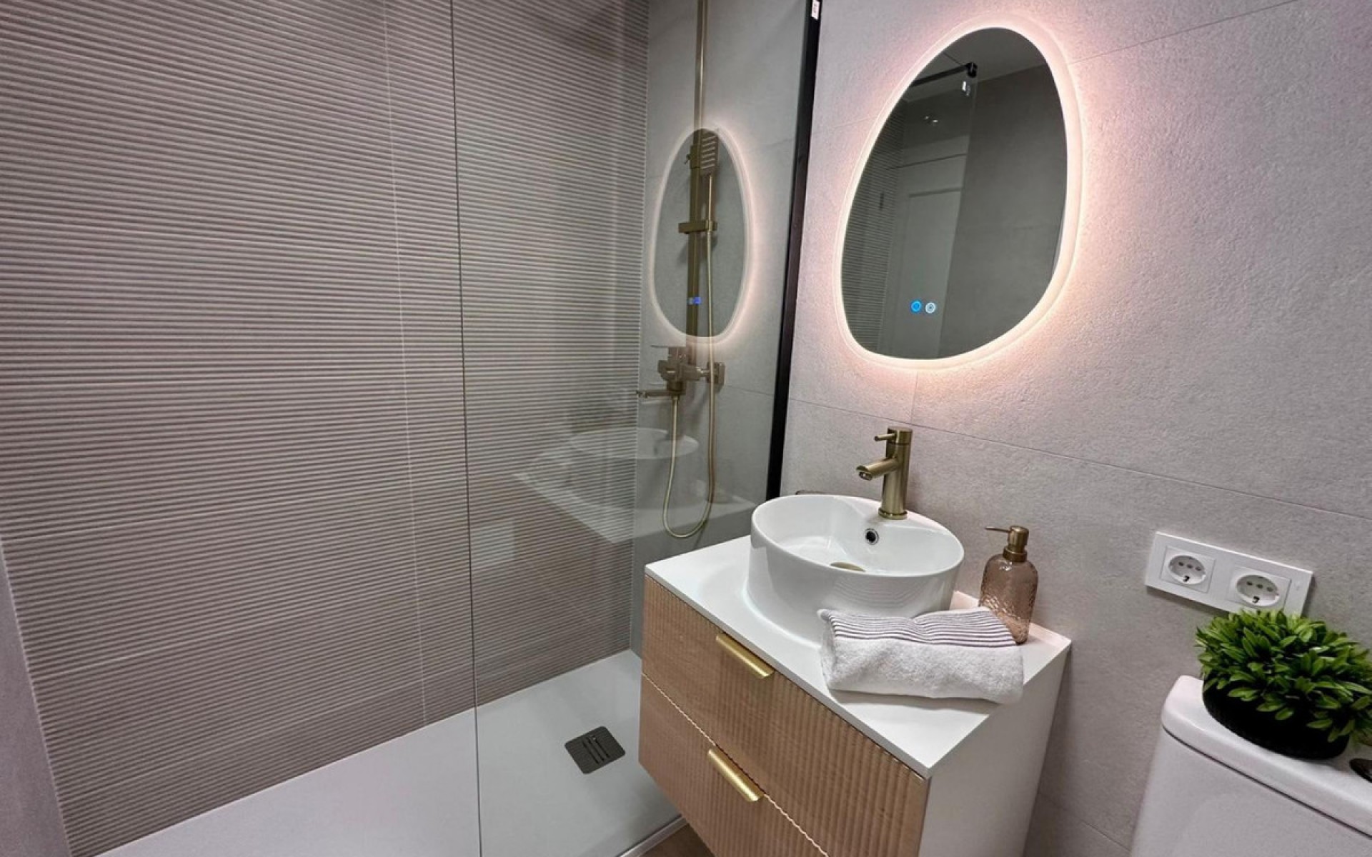Resale - Apartment - Torrevieja - Torrevieja Centro