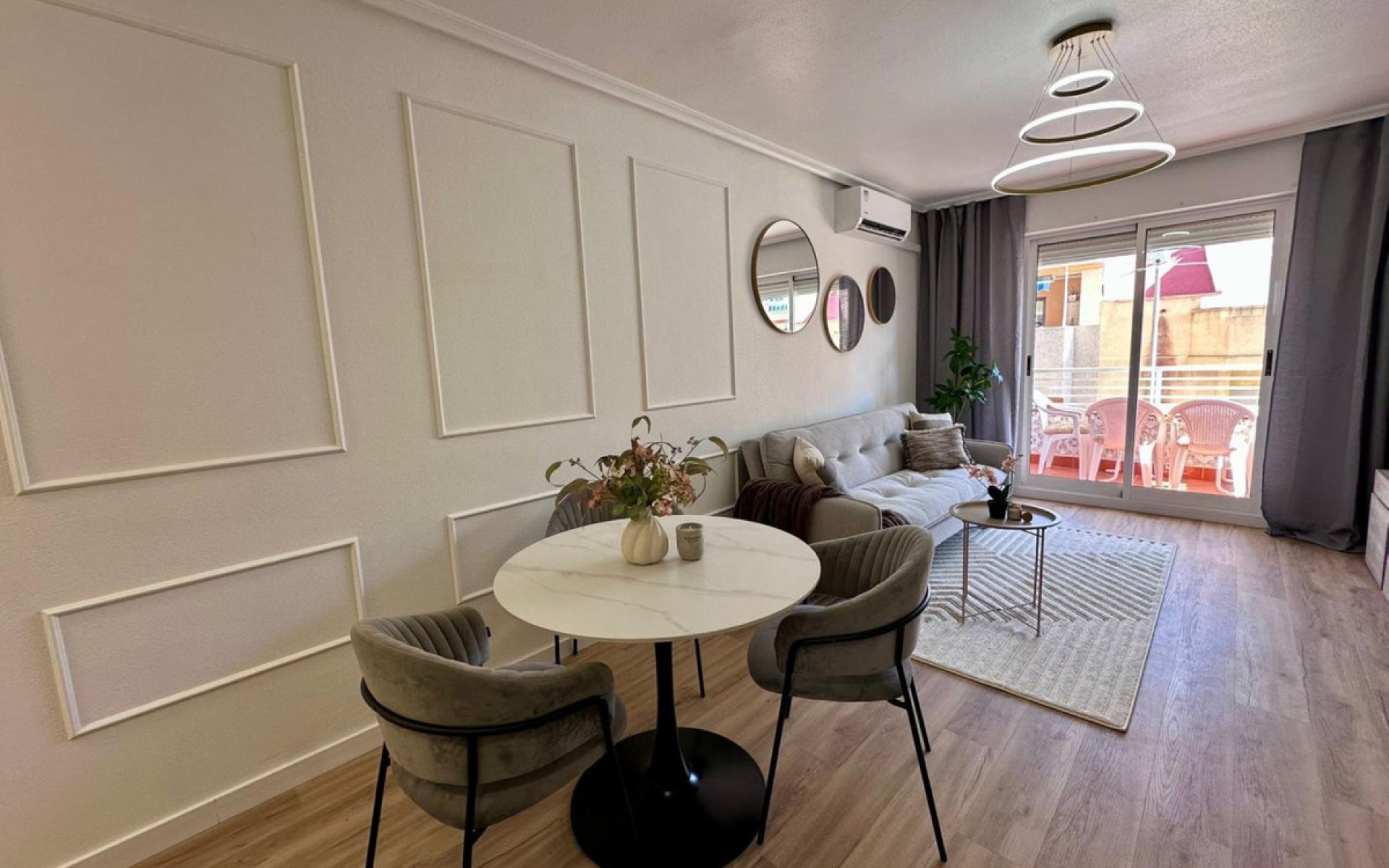 Resale - Apartment - Torrevieja - Torrevieja Centro