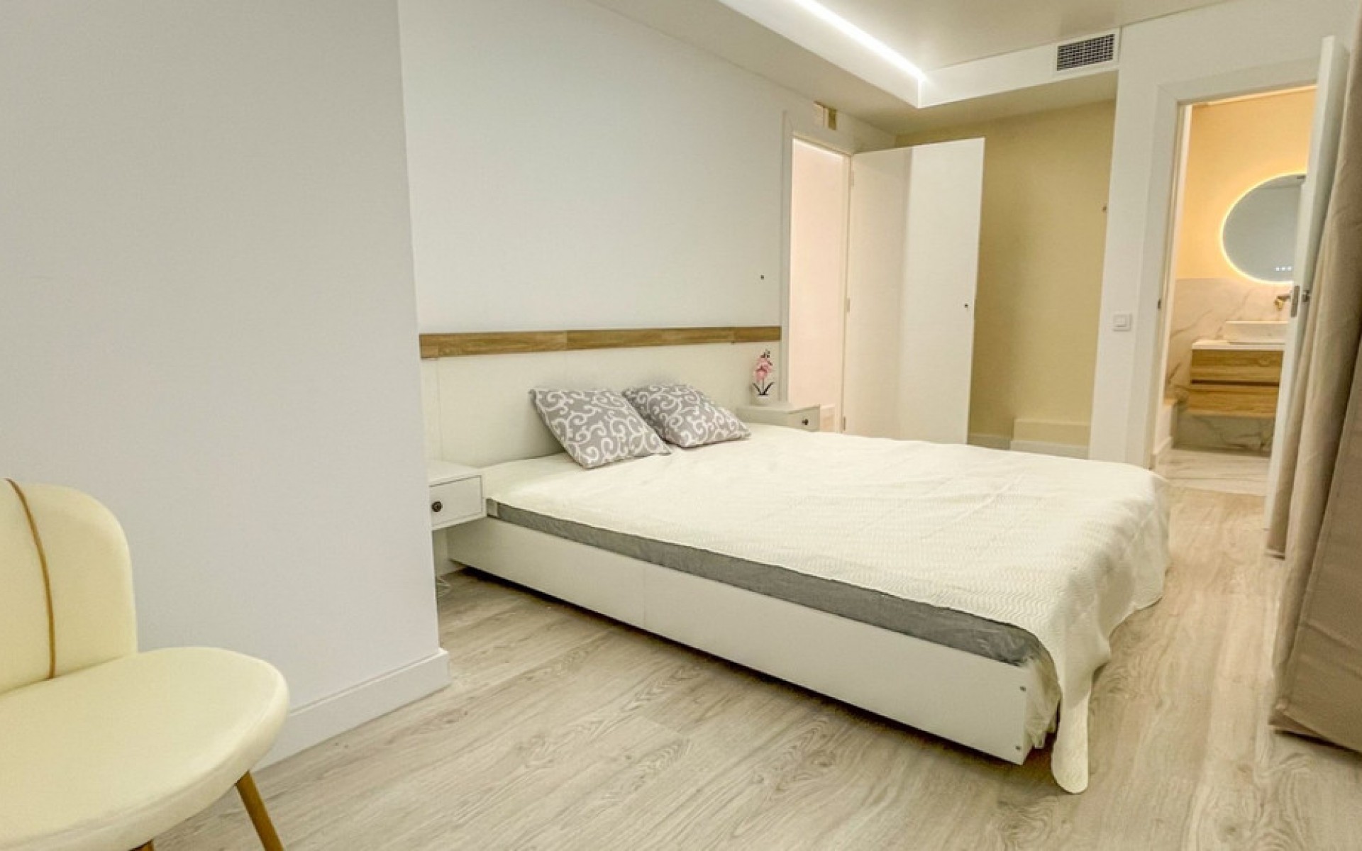 Resale - Apartment - Torrevieja - Torrevieja Centro