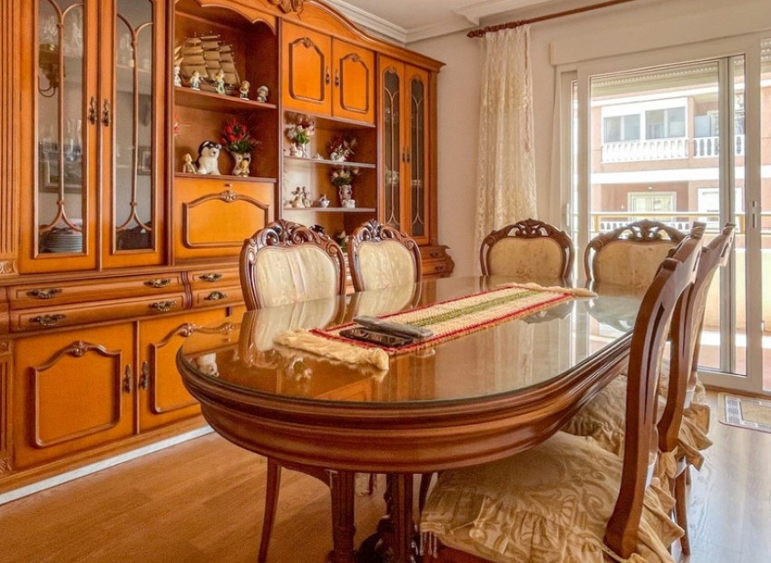 Resale - Apartment - Torrevieja - Torrevieja Centro