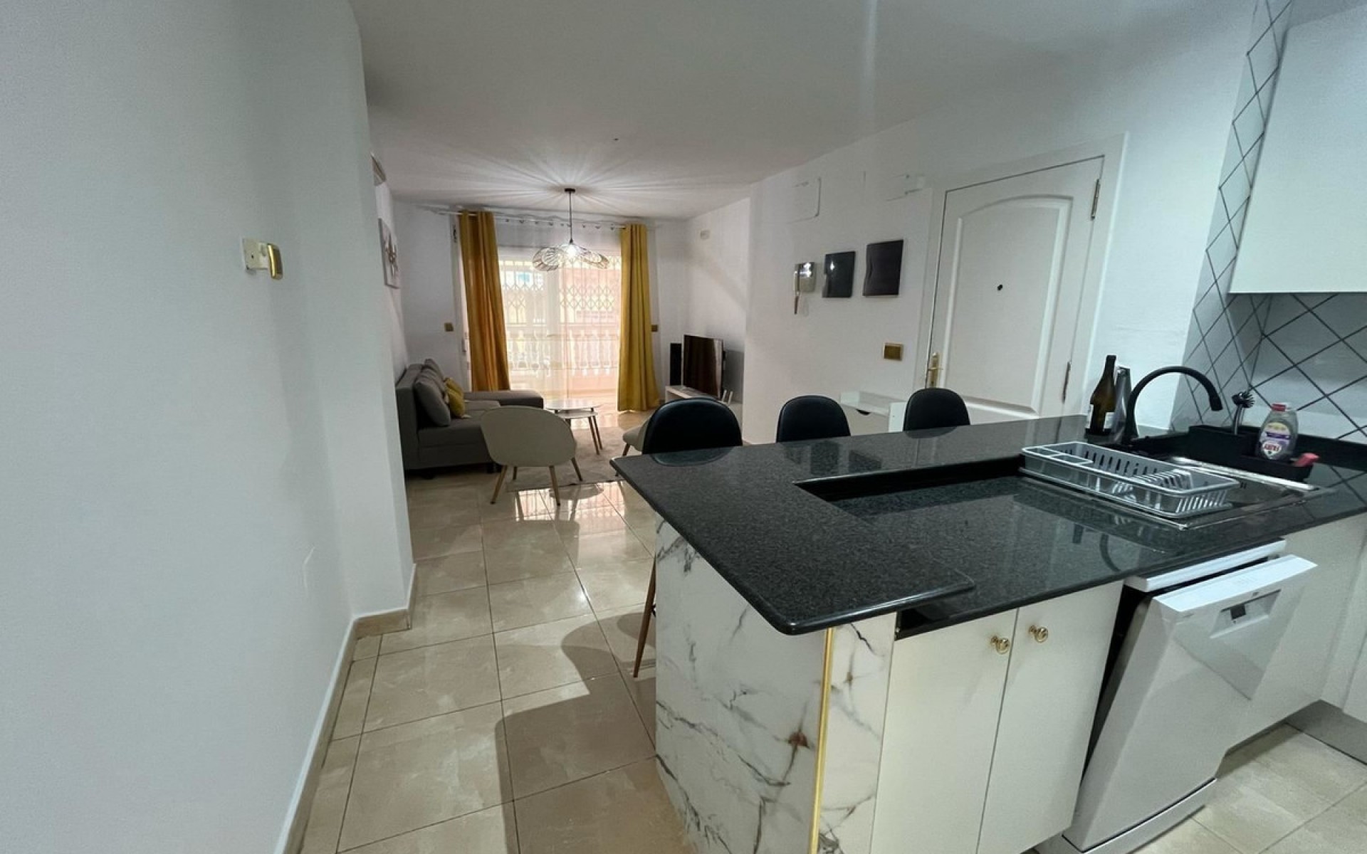 Resale - Apartment - Torrevieja - Torrevieja Centro