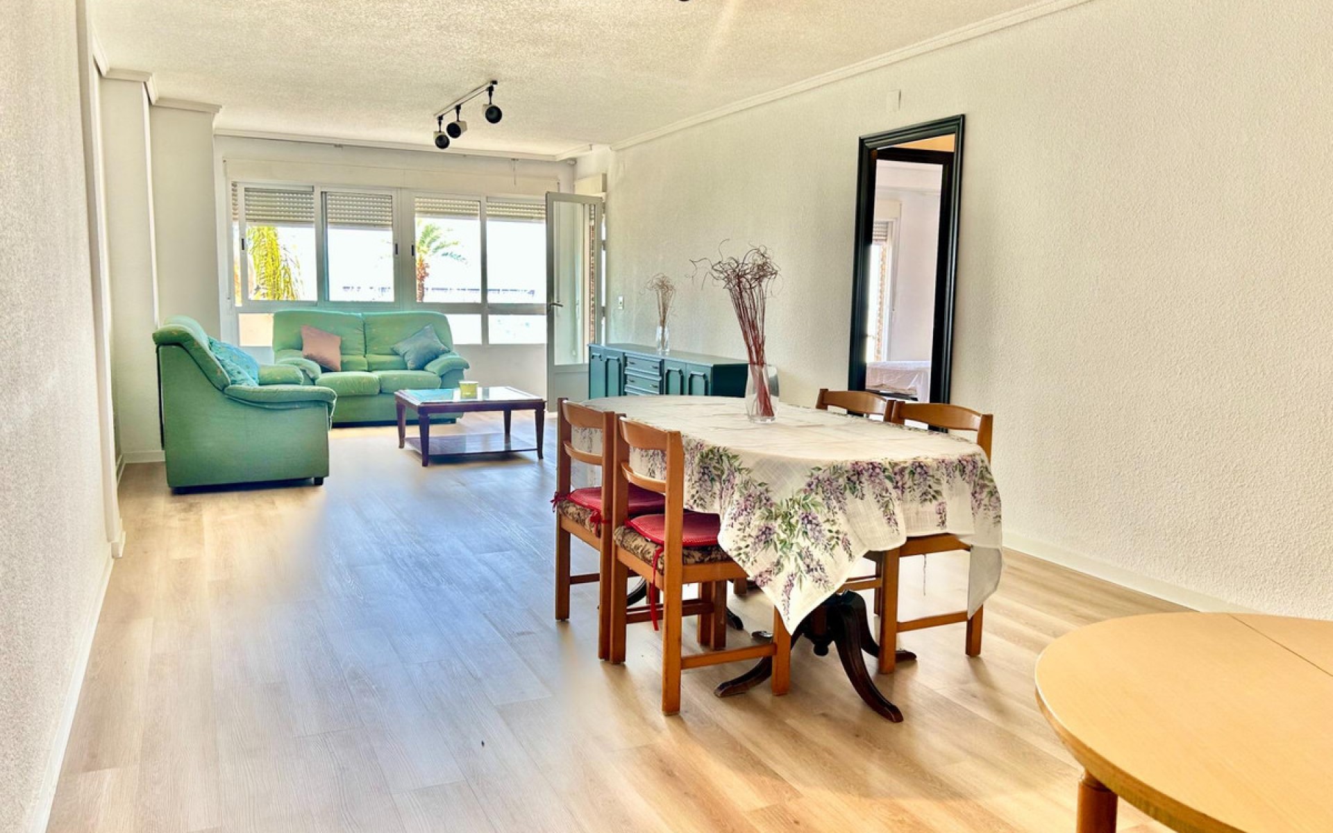 Resale - Apartment - Torrevieja - Torrevieja Centro