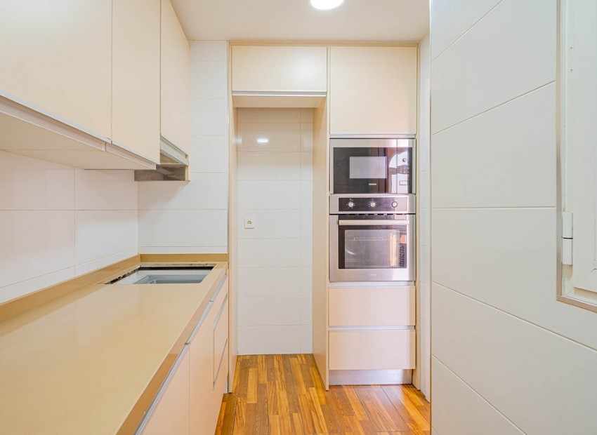 Resale - Apartment - Torrevieja - Torrevieja Centro