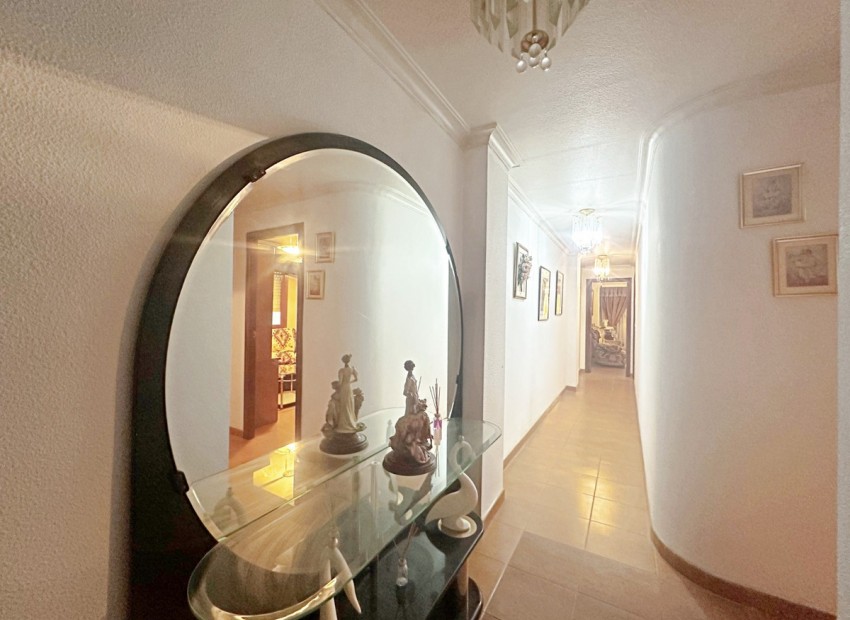 Resale - Apartment - Torrevieja - Torrevieja Centro