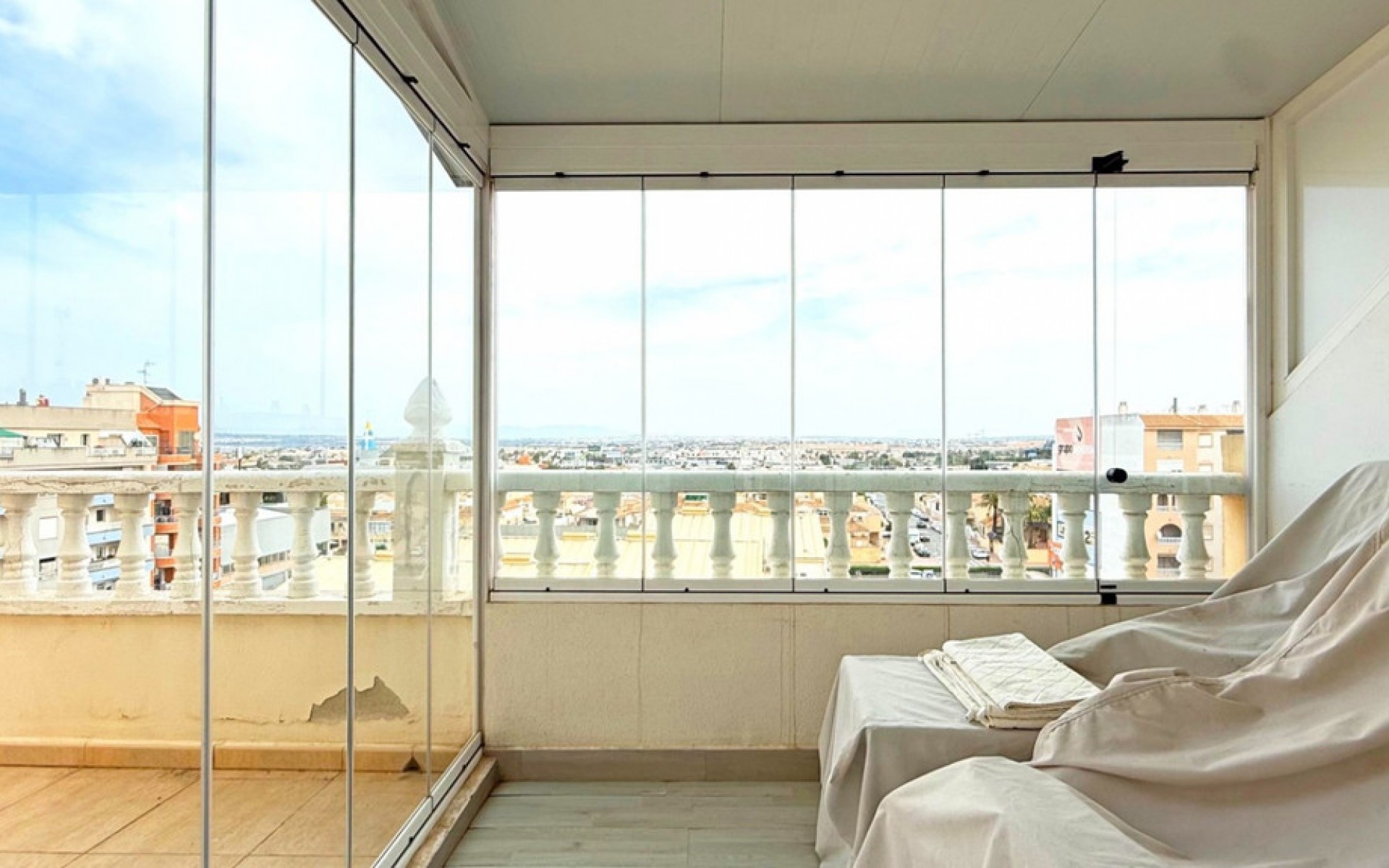 Resale - Apartment - Torrevieja - Torrevieja Centro