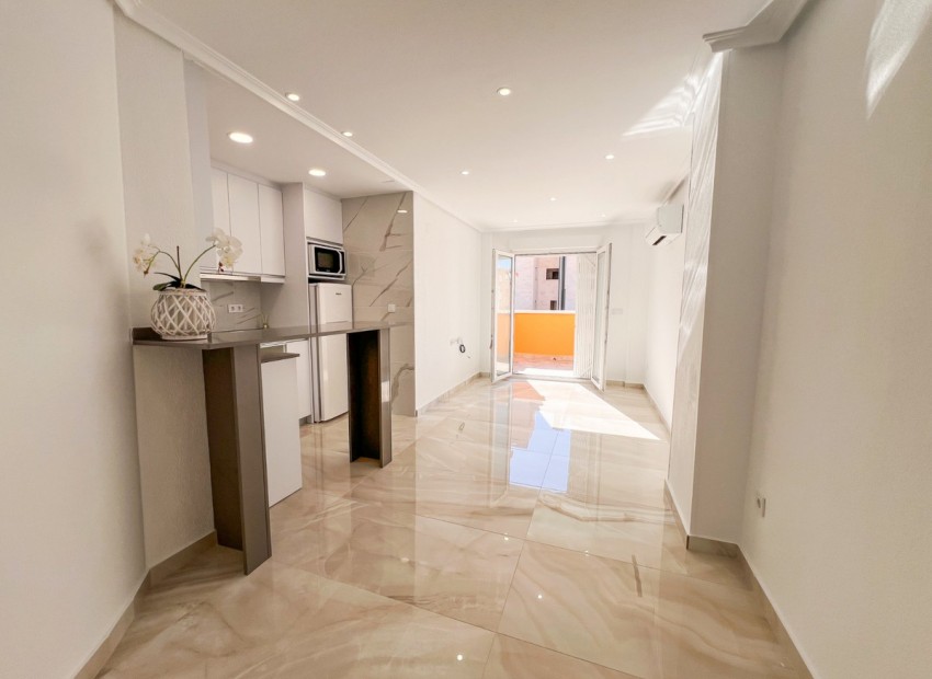 Resale - Apartment - Torrevieja - Torrevieja Centro