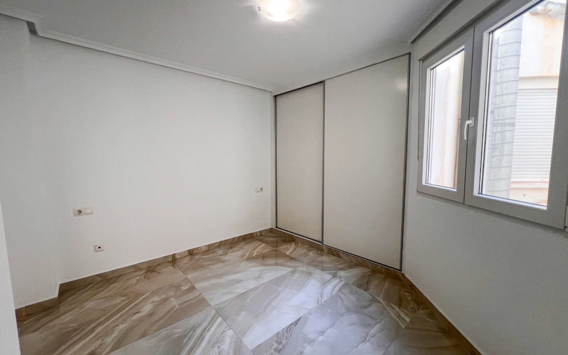 Resale - Apartment - Torrevieja - Torrevieja Centro