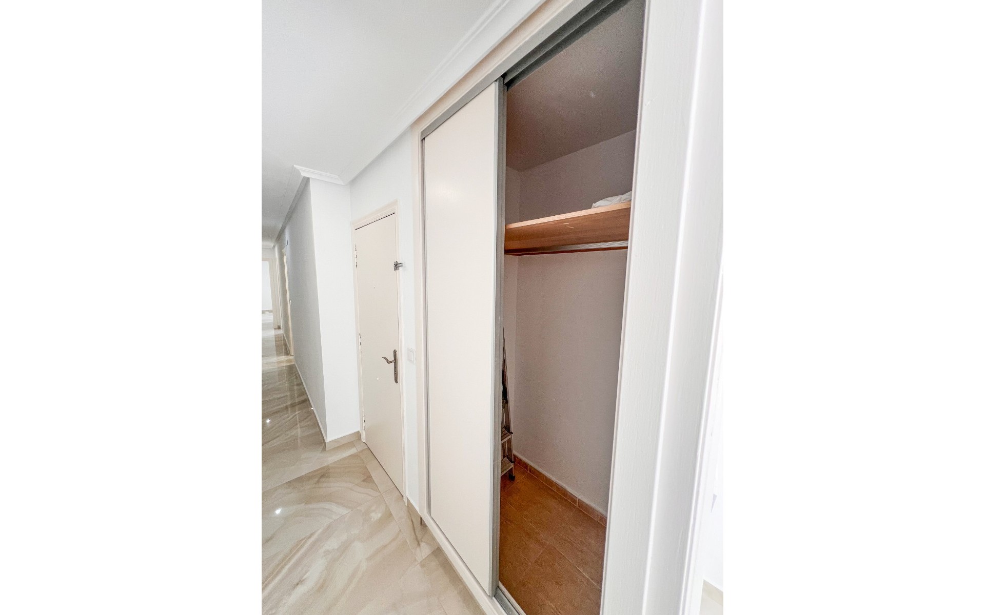 Resale - Apartment - Torrevieja - Torrevieja Centro