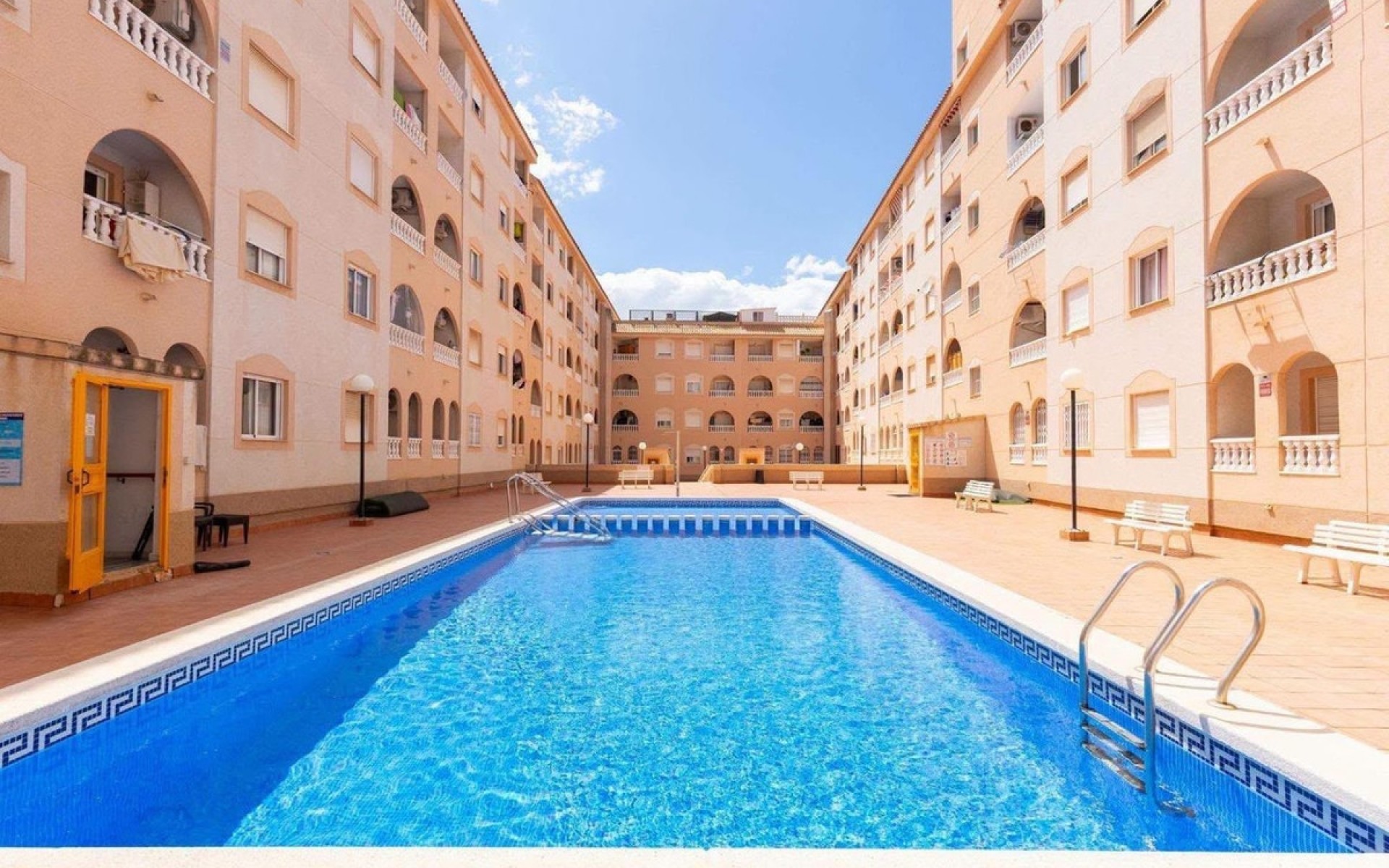 Resale - Apartment - Torrevieja - Torrevieja Centro