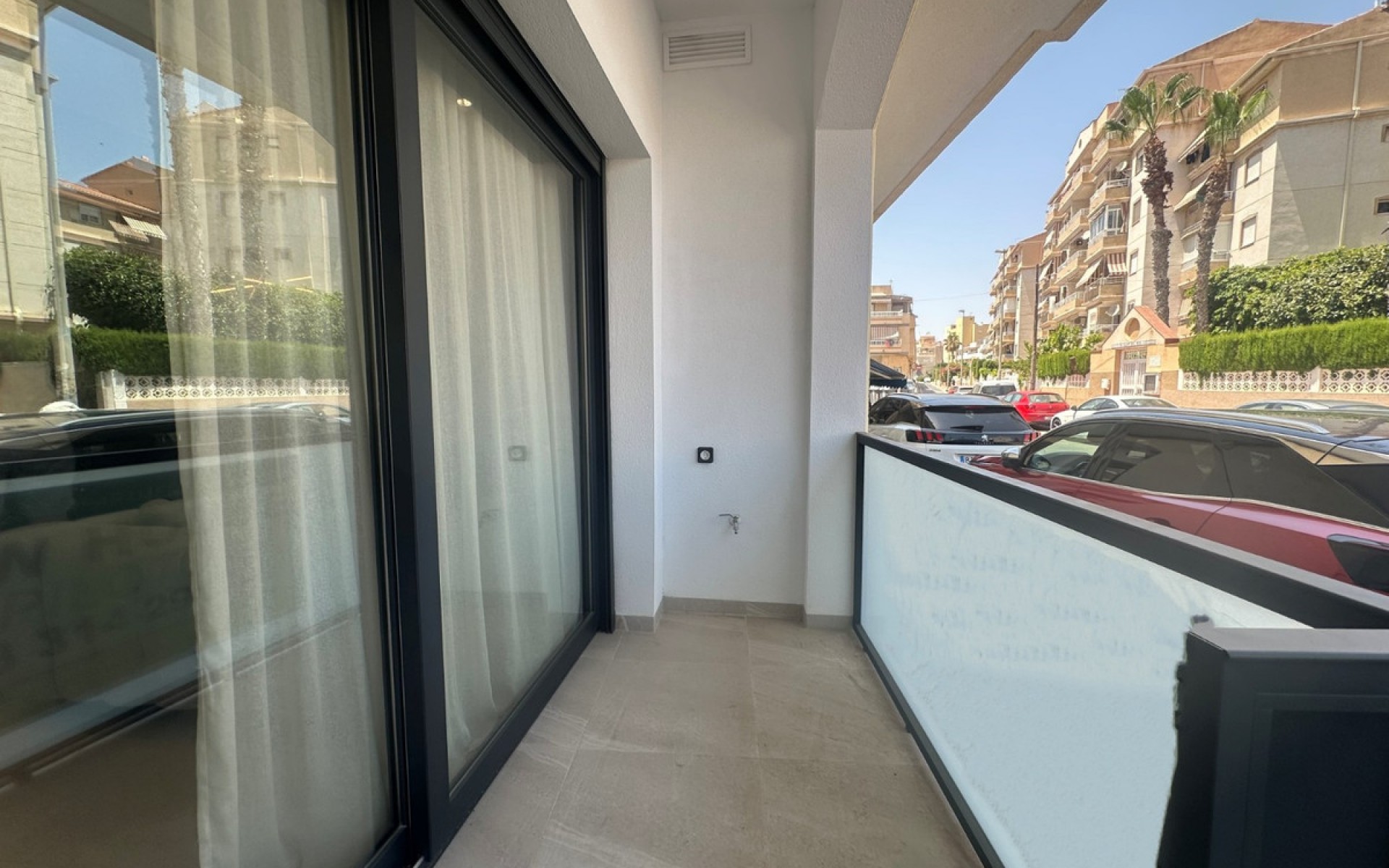 Resale - Apartment - Torrevieja - Torrevieja Centro