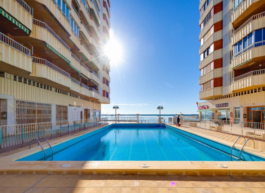 Resale - Apartment - Torrevieja - Torrevieja Centro