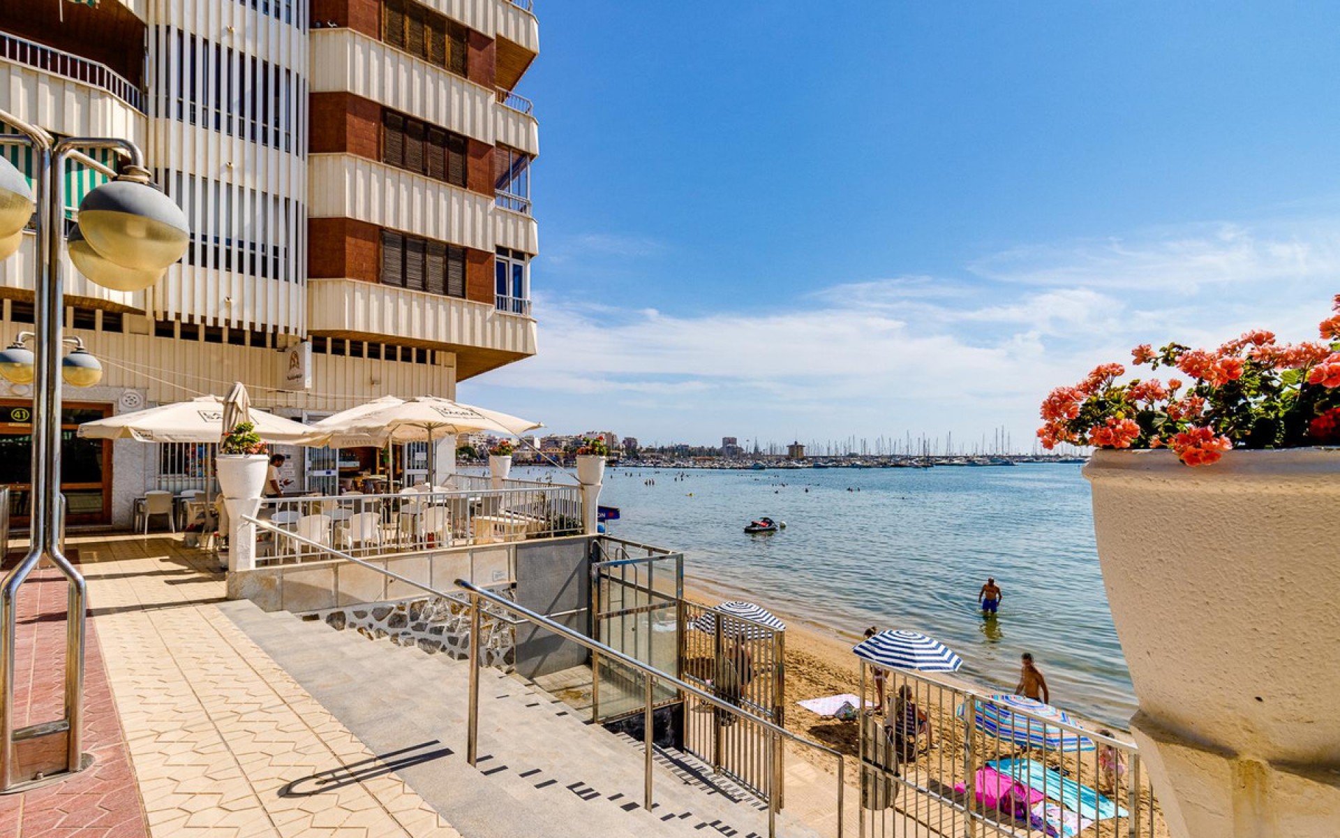 Resale - Apartment - Torrevieja - Torrevieja Centro