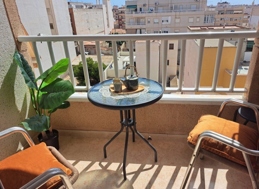Resale - Apartment - Torrevieja - Torrevieja Centro