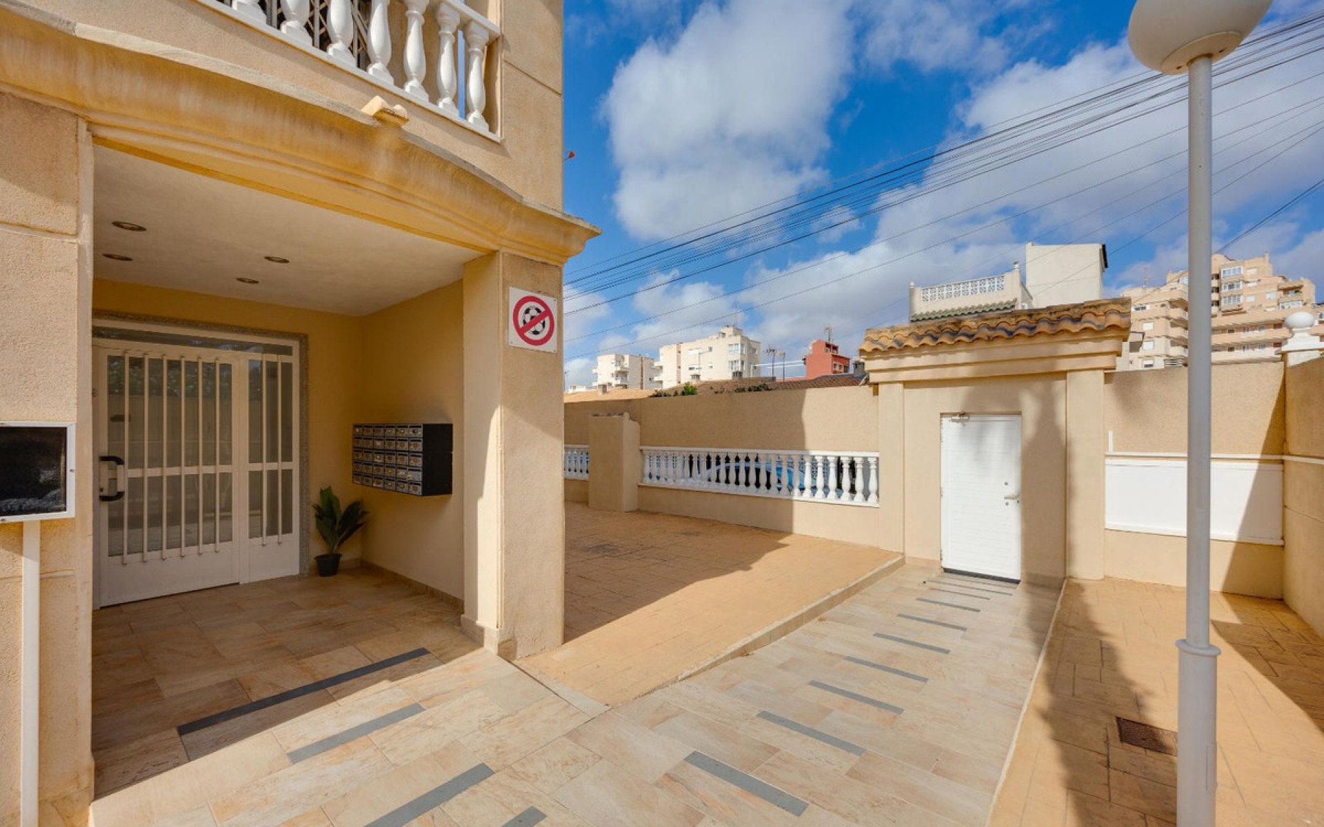 Resale - Apartment - Torrevieja - Torrevieja Centro