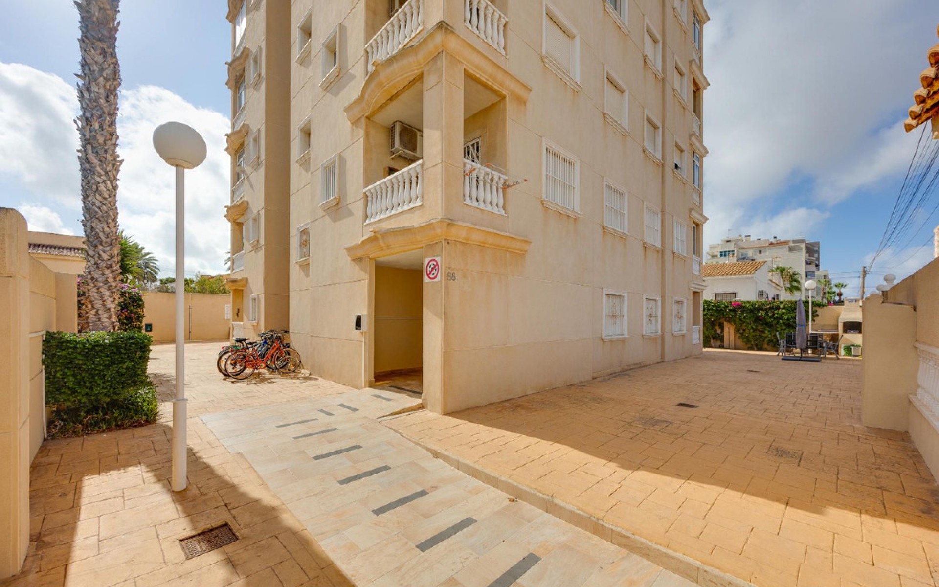 Resale - Apartment - Torrevieja - Torrevieja Centro