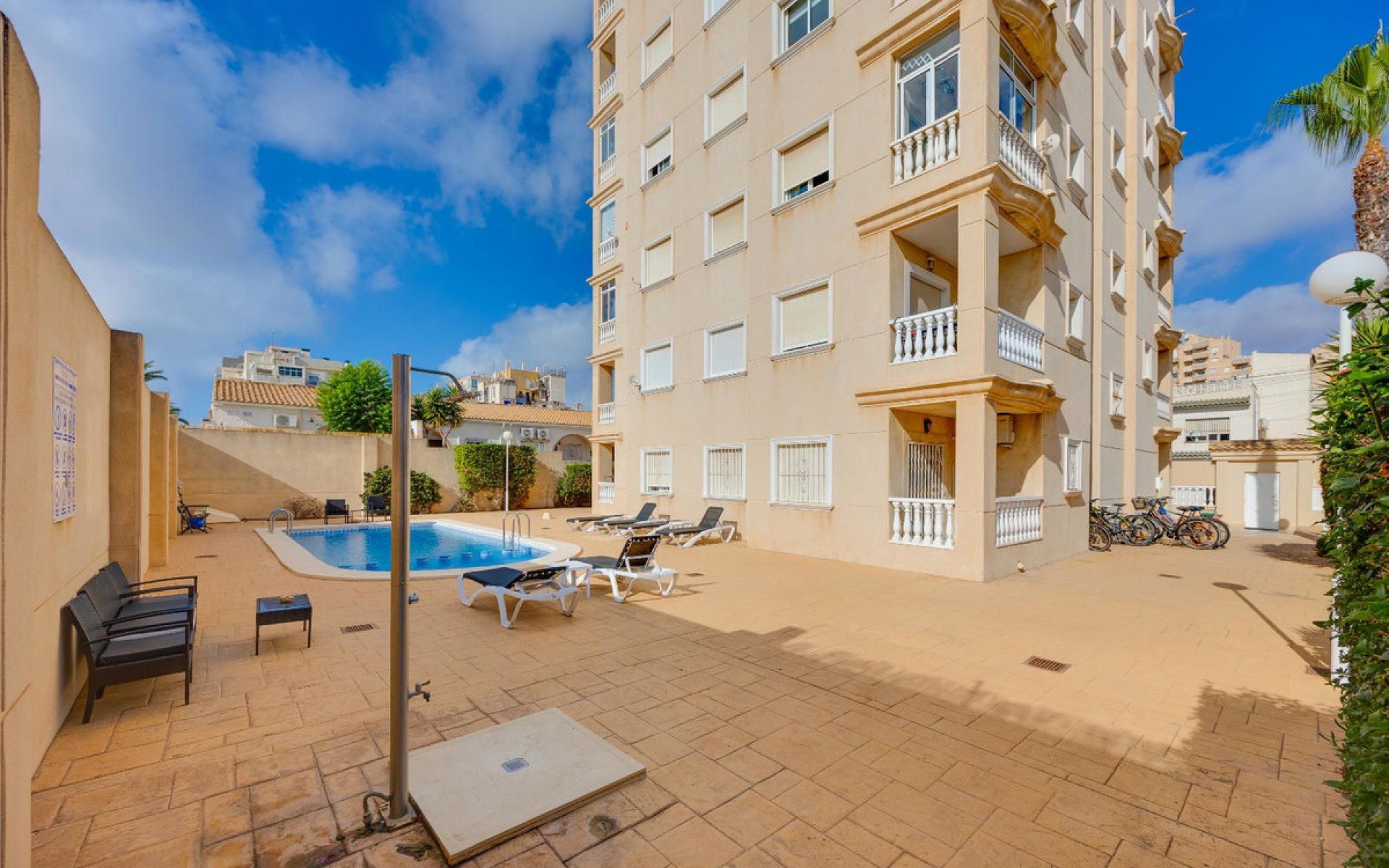 Resale - Apartment - Torrevieja - Torrevieja Centro