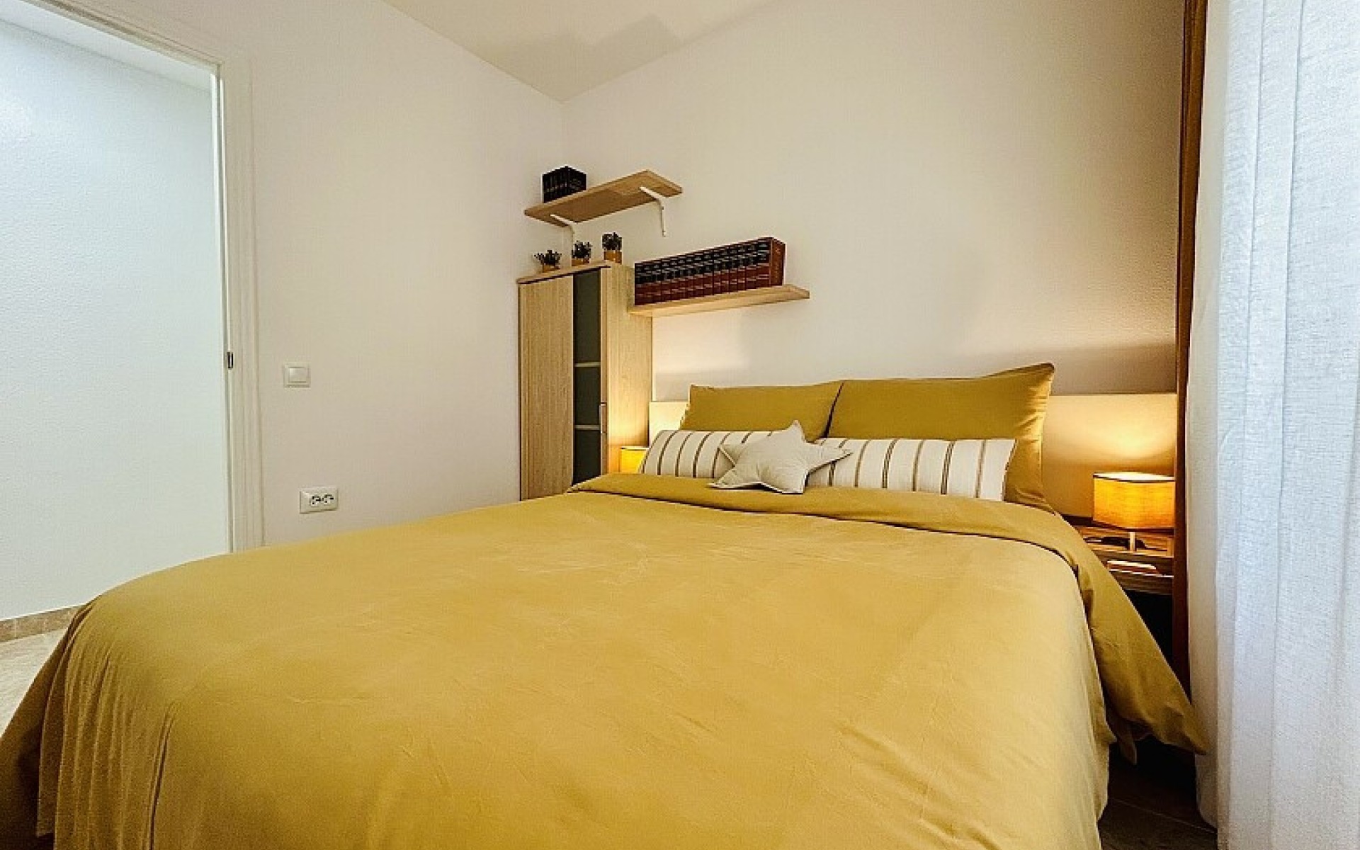 Resale - Apartment - Torrevieja - Torrevieja Centro