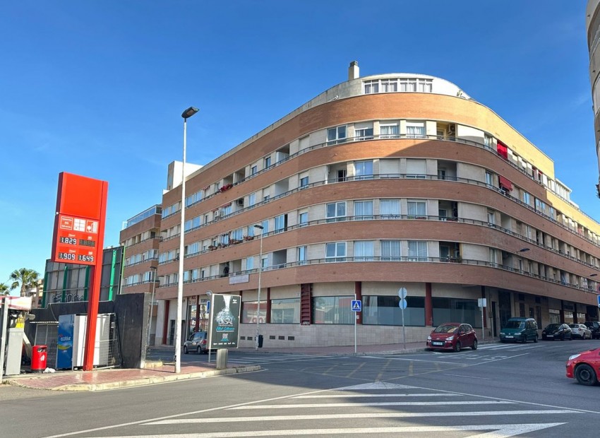 Resale - Apartment - Torrevieja - Torrevieja Centro