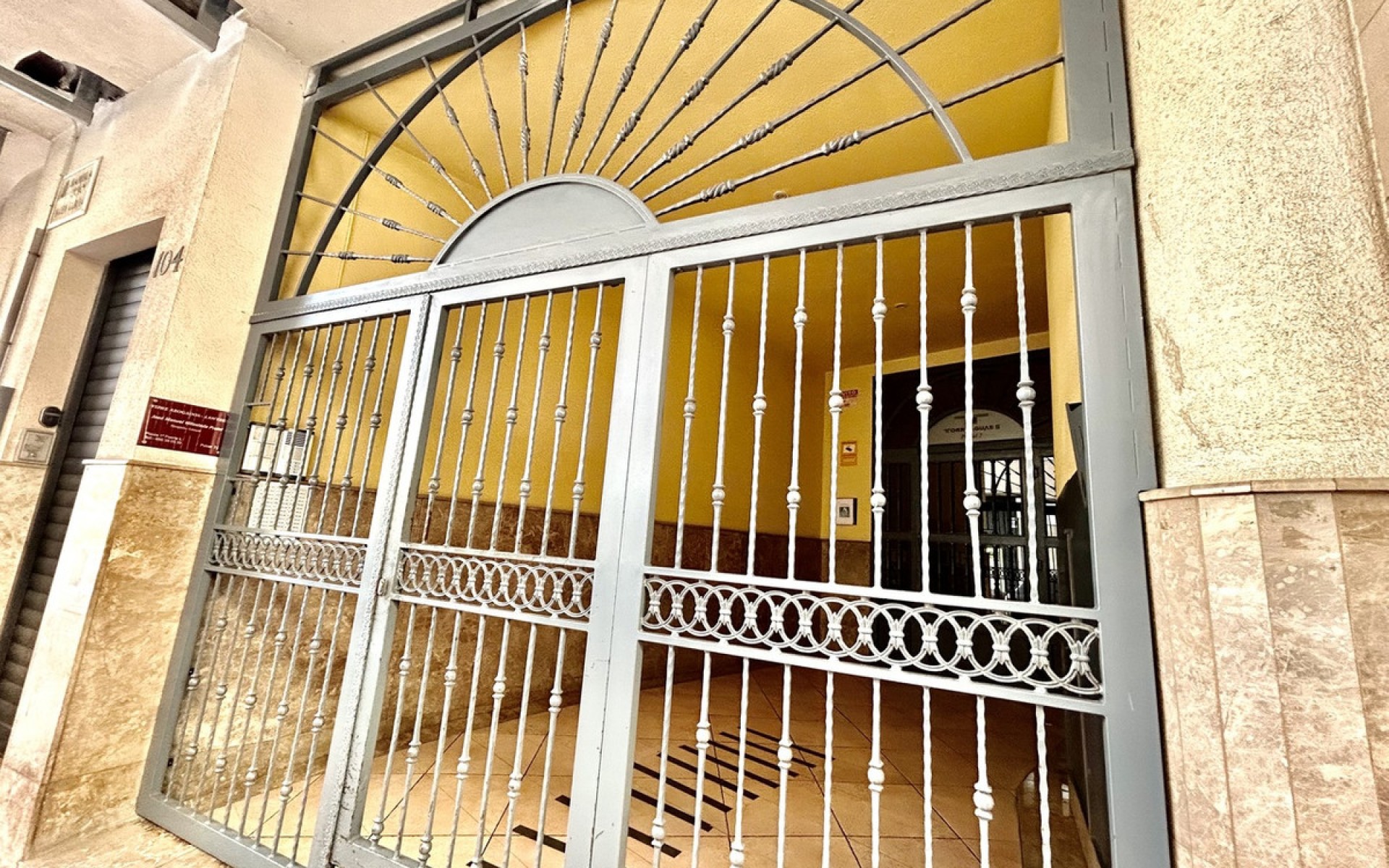 Resale - Apartment - Torrevieja - Torrevieja Centro