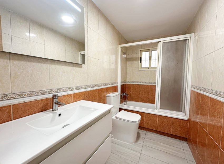 Resale - Apartment - Torrevieja - Torrevieja Centro