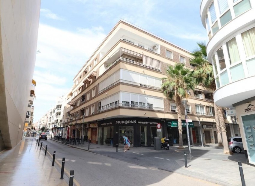 Resale - Apartment - Torrevieja - Torrevieja Centro